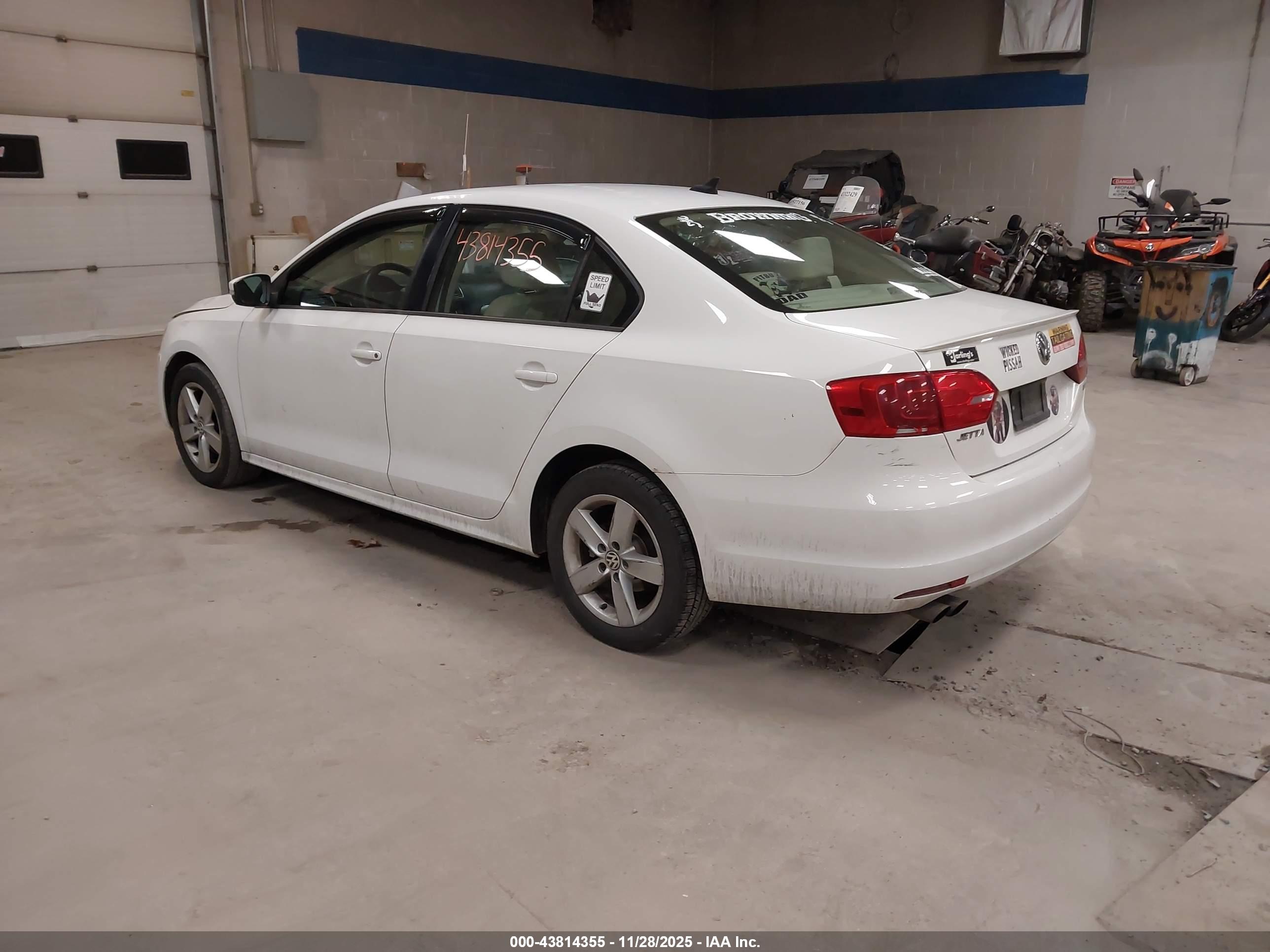 VOLKSWAGEN JETTA image 3