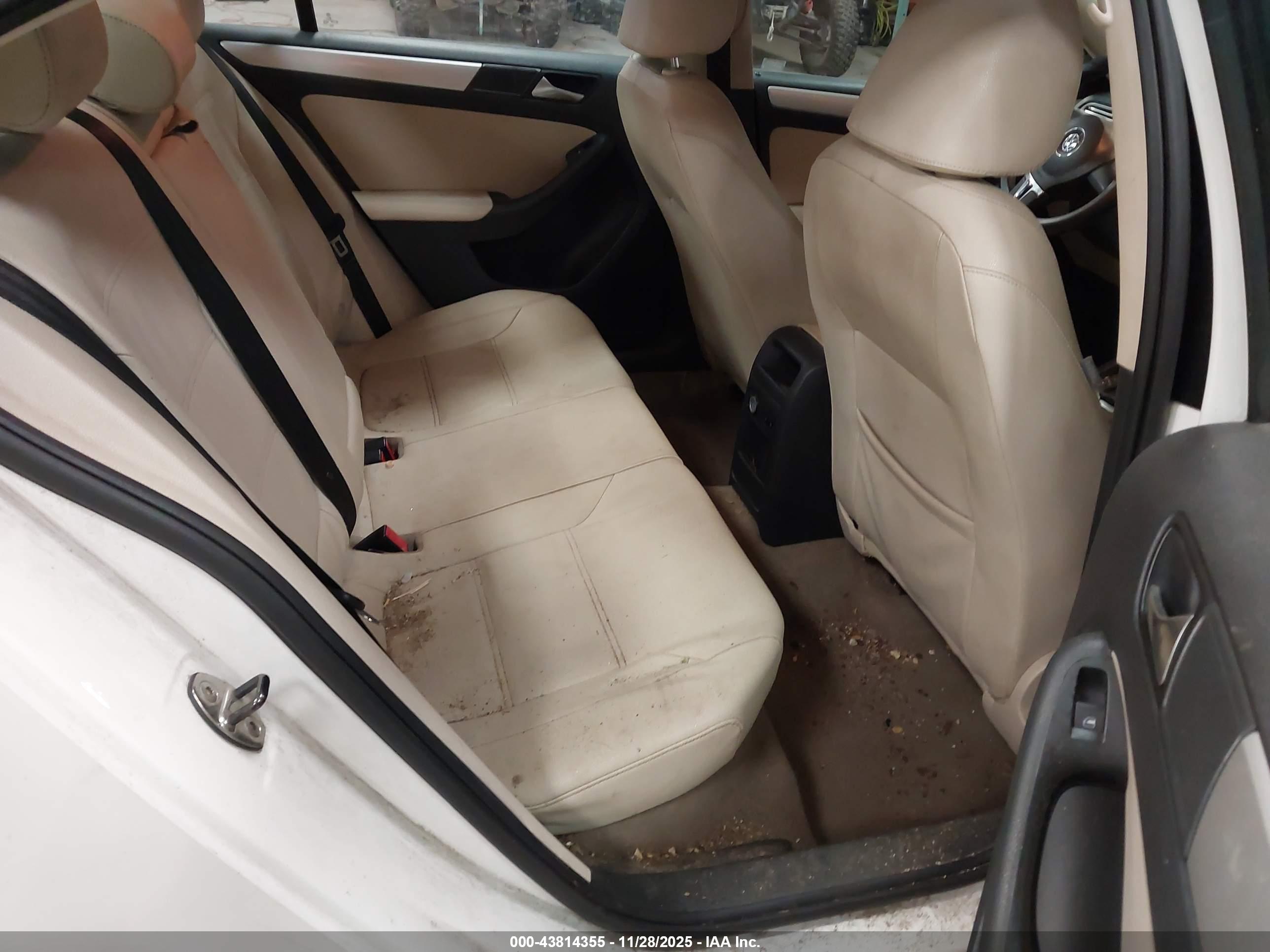 VOLKSWAGEN JETTA image 8