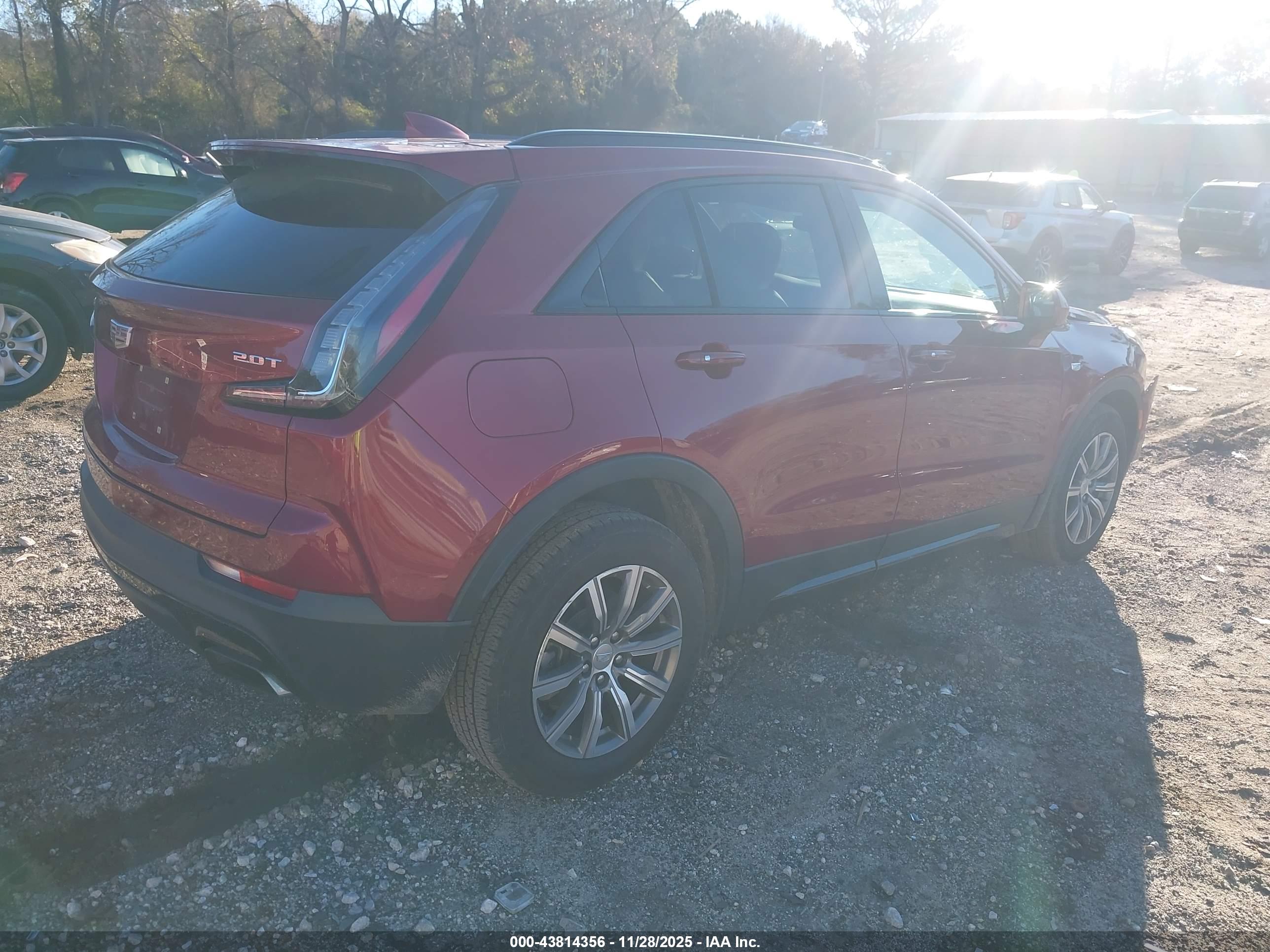 CADILLAC XT4 image 4