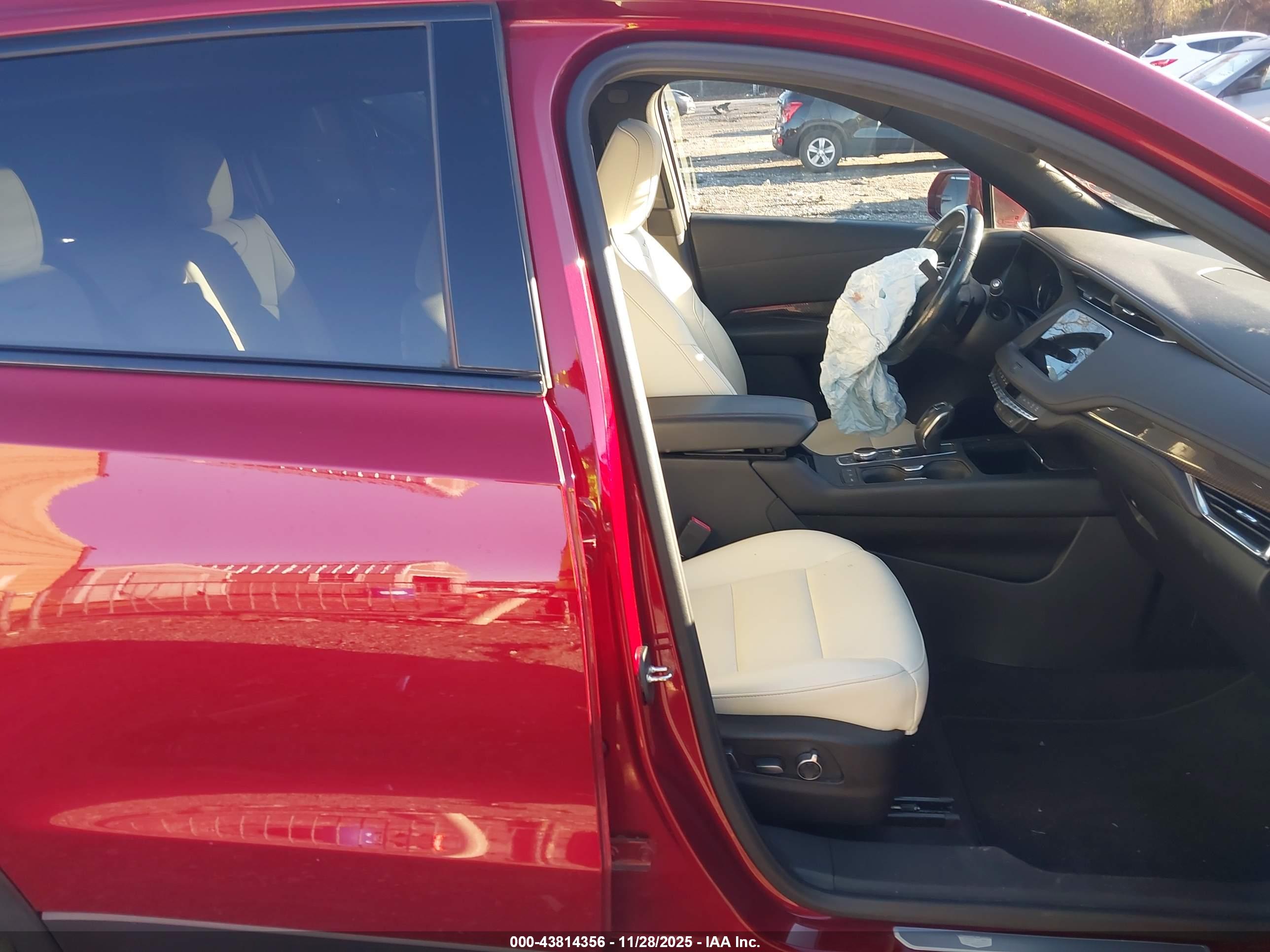 CADILLAC XT4 image 5