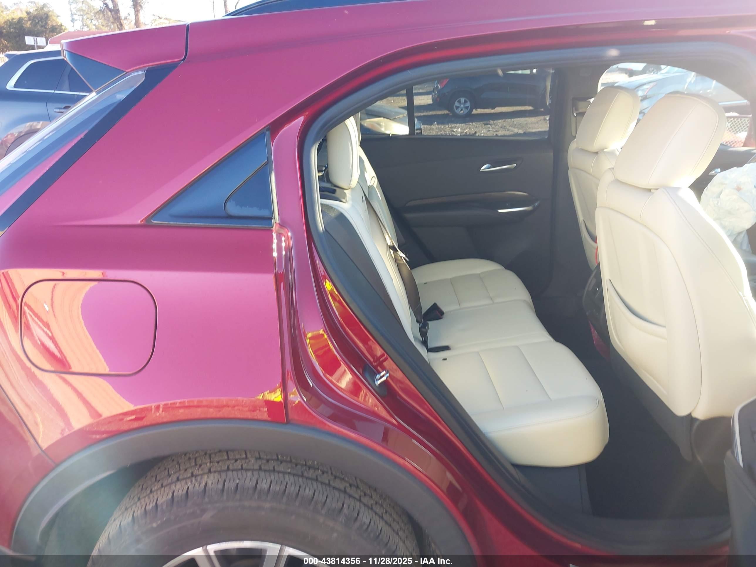 CADILLAC XT4 image 8