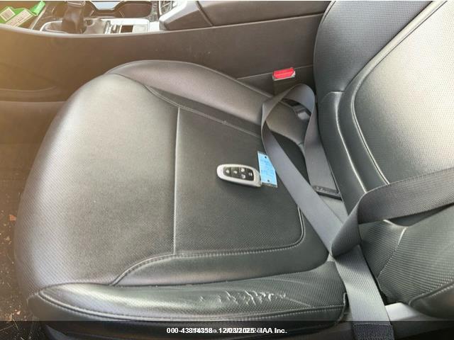 HYUNDAI TUCSON image 11