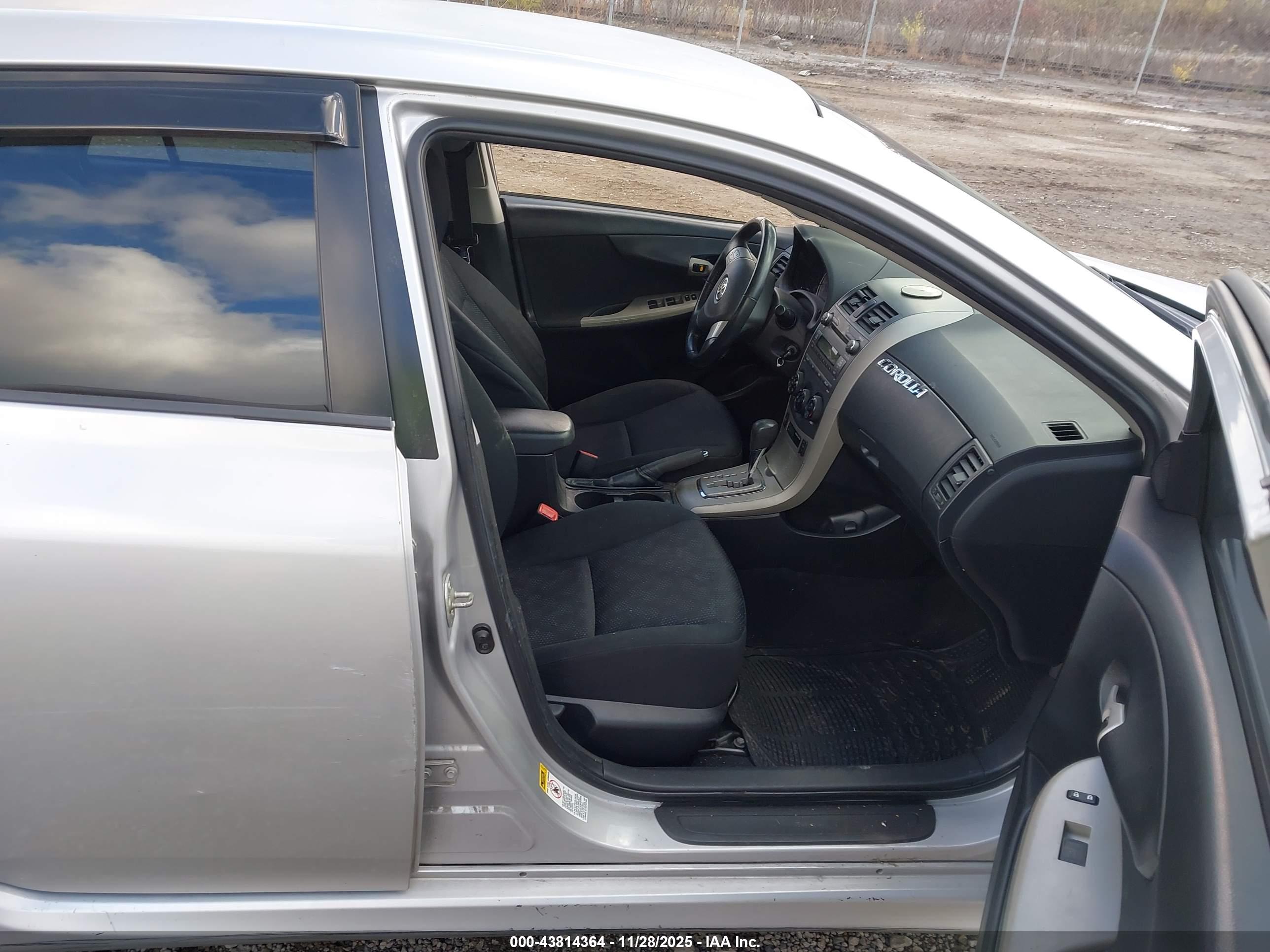 TOYOTA COROLLA image 5