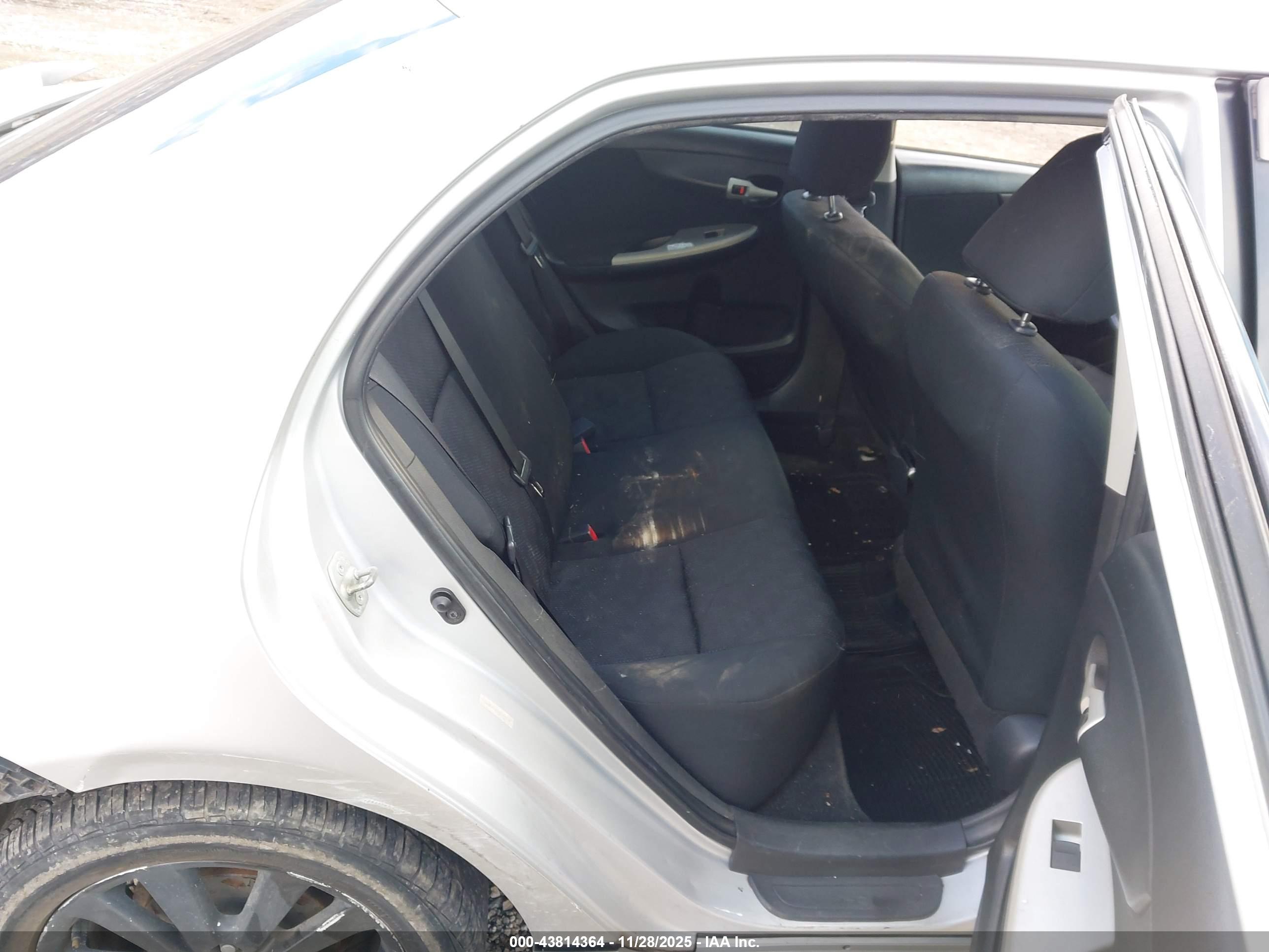 TOYOTA COROLLA image 8