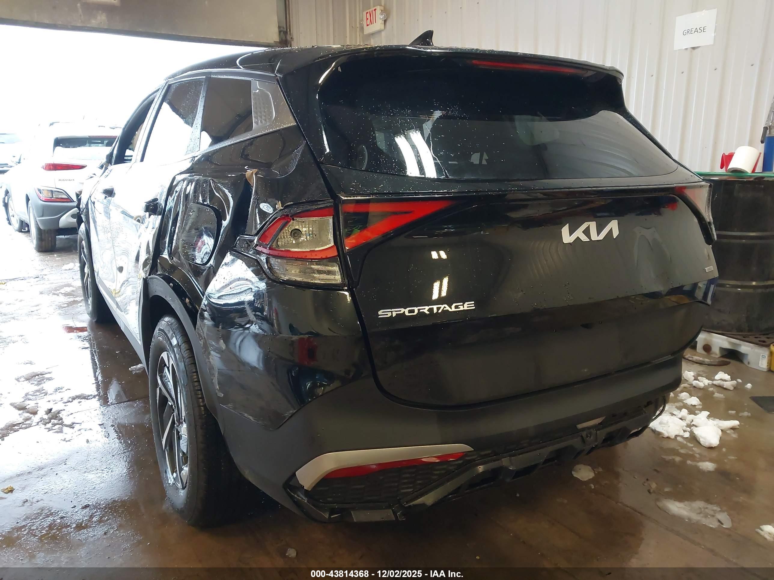 KIA SPORTAGE image 3