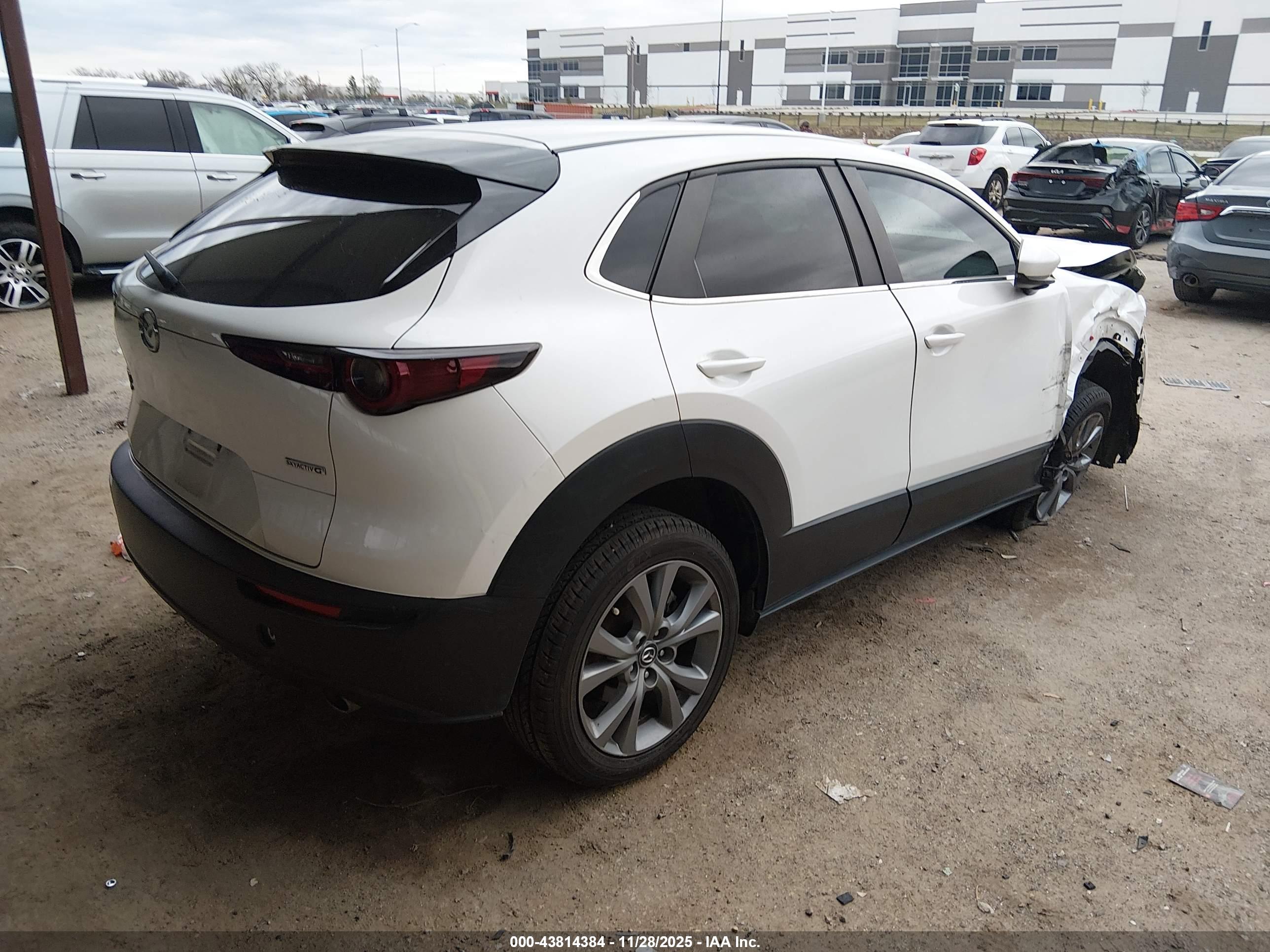 MAZDA CX-30 image 4