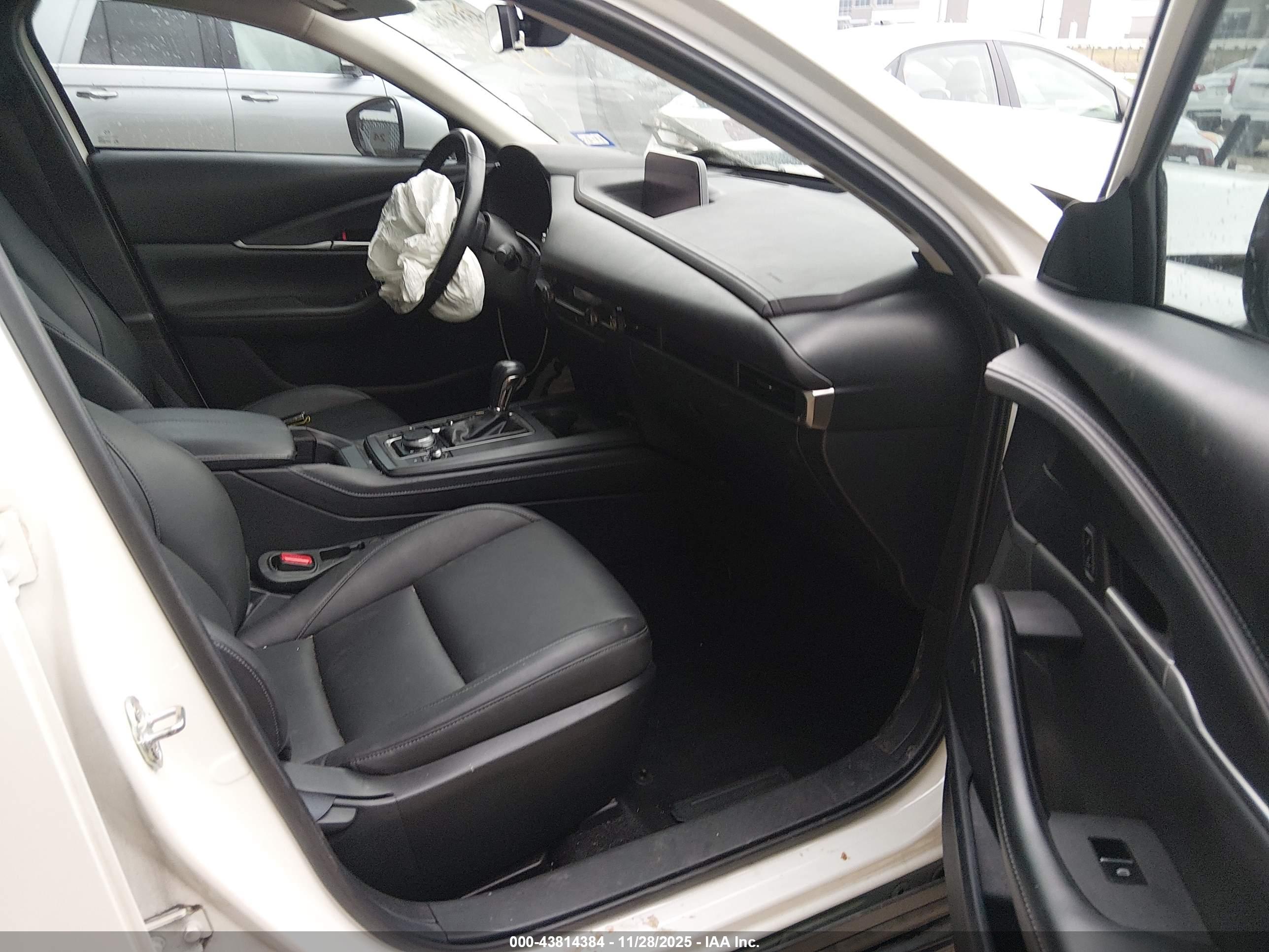 MAZDA CX-30 image 5
