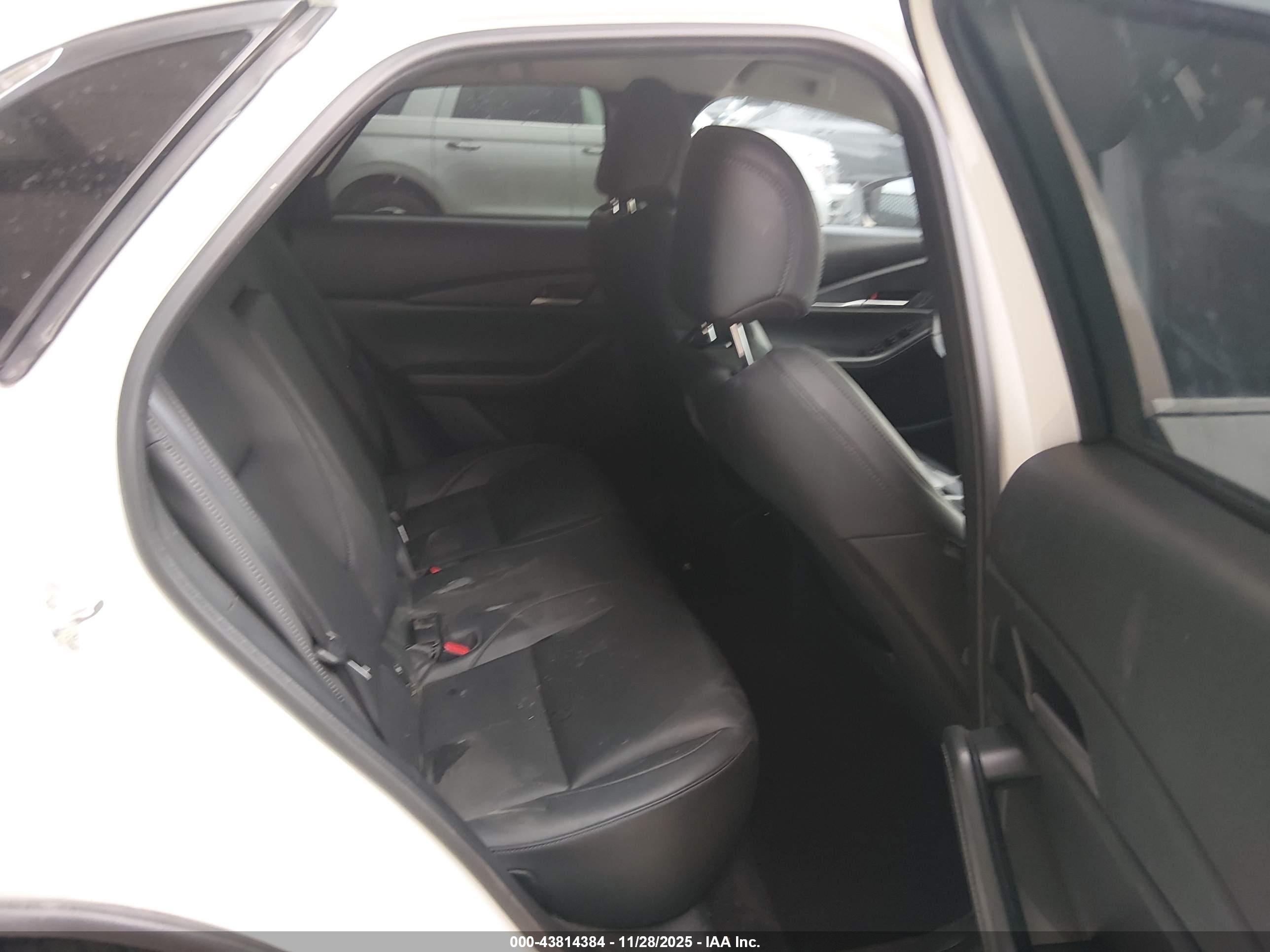 MAZDA CX-30 image 8