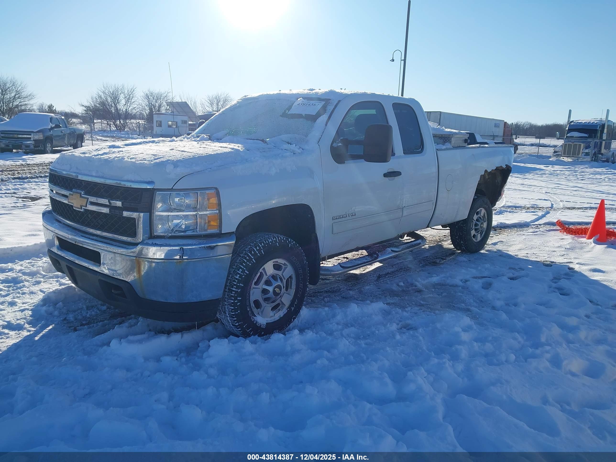 CHEVROLET SILVERADO image 2