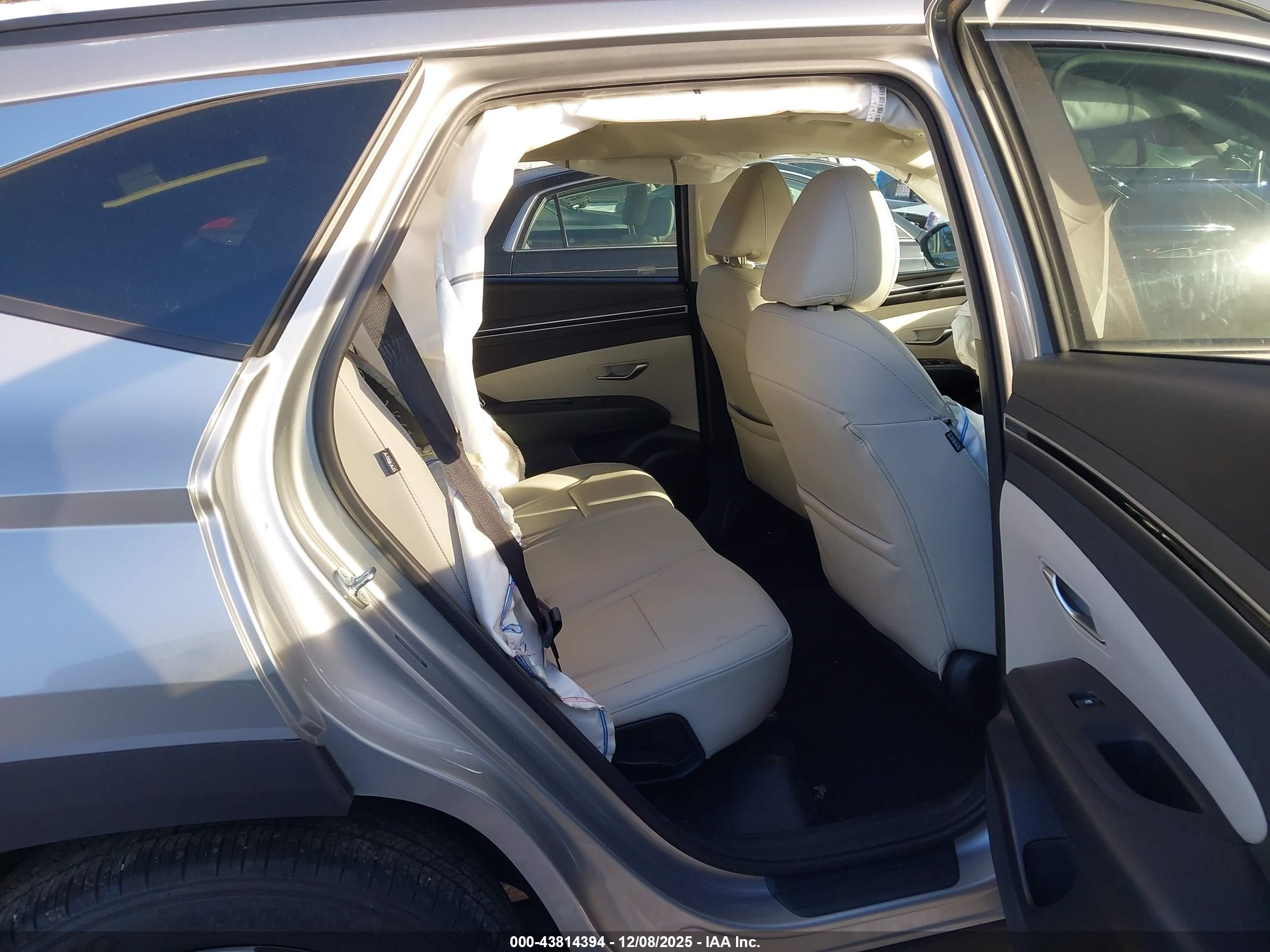 HYUNDAI TUCSON image 8
