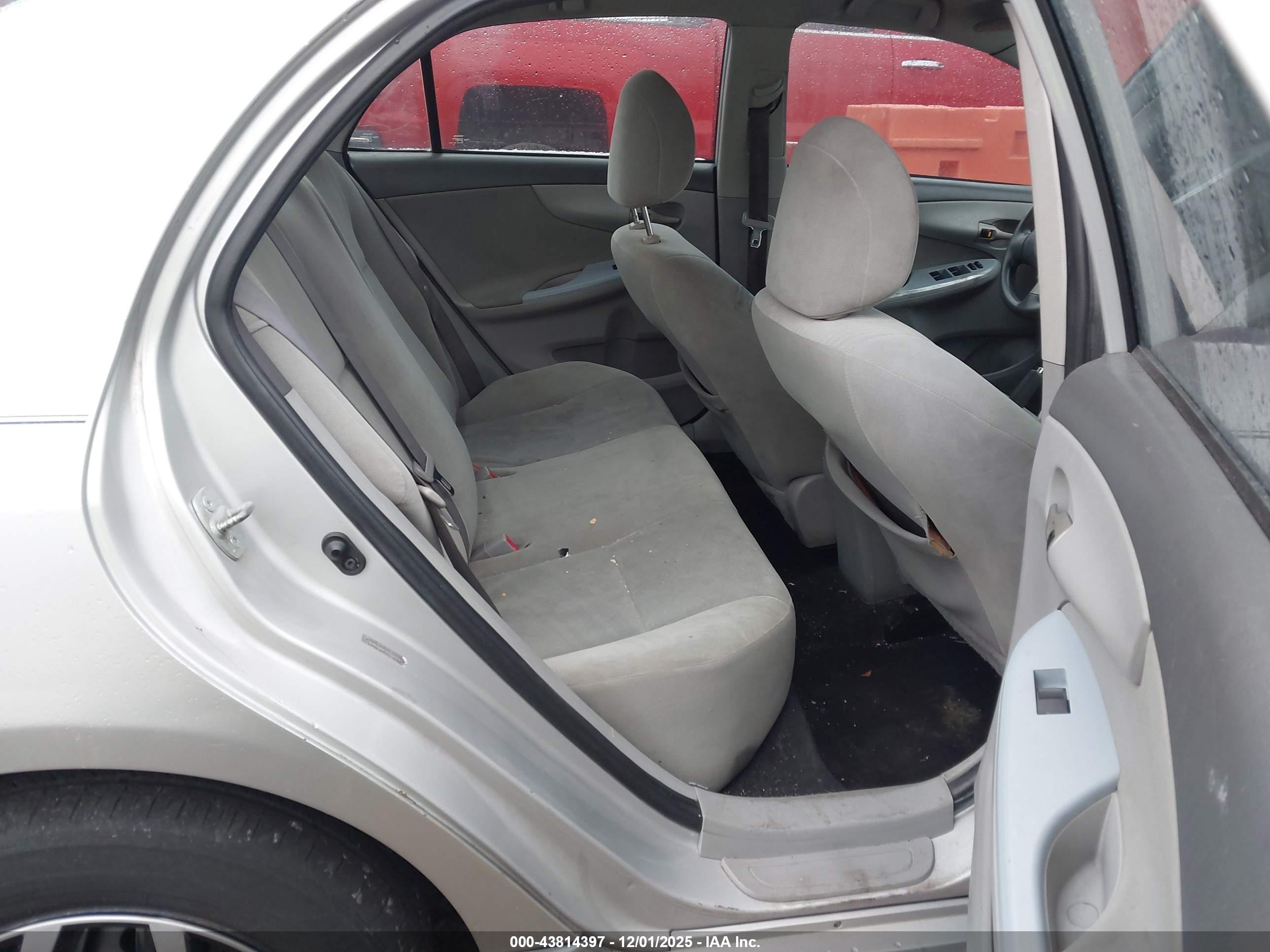 TOYOTA COROLLA image 8