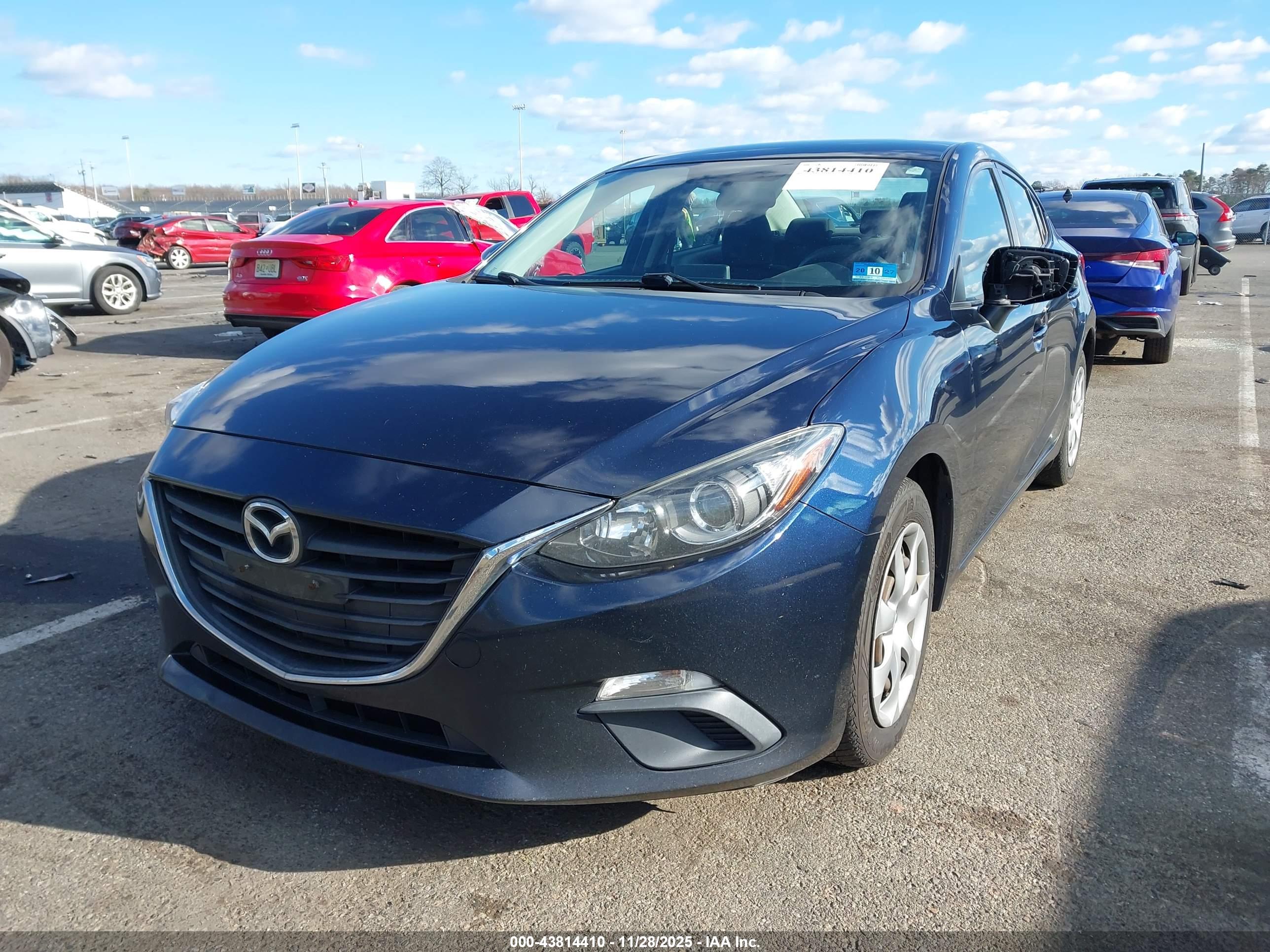 MAZDA MAZDA3 image 2