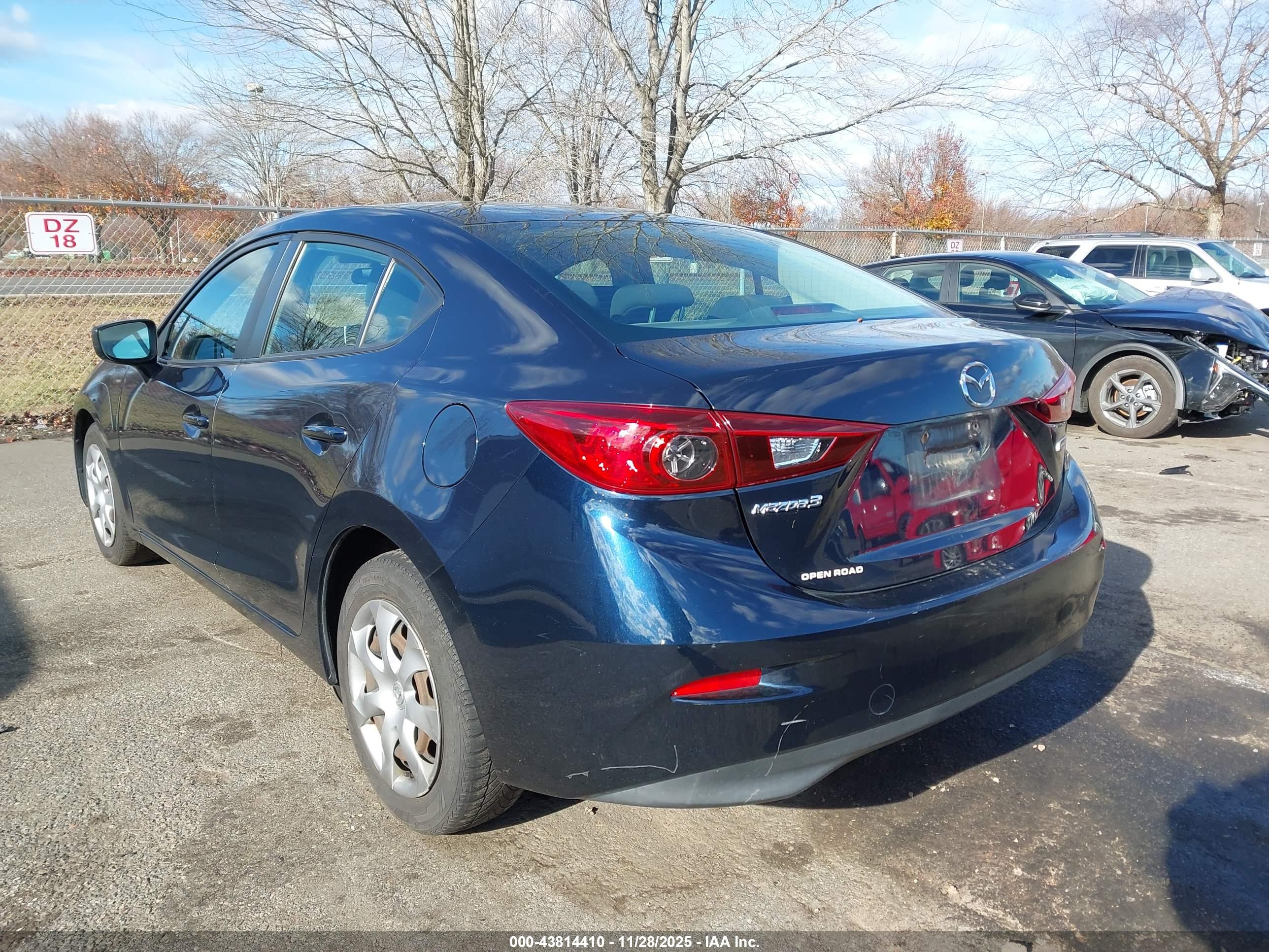 MAZDA MAZDA3 image 3