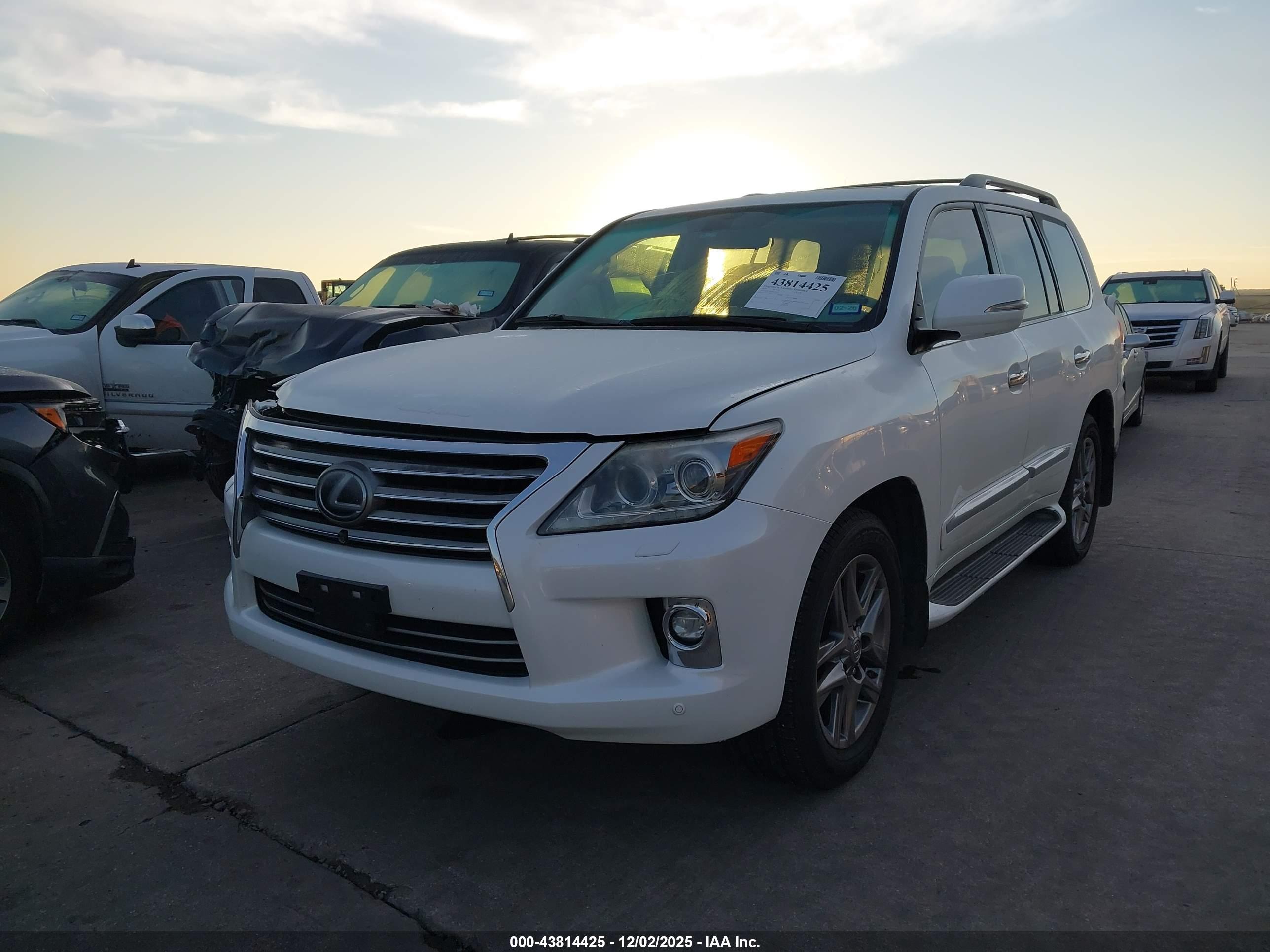 LEXUS LX image 2