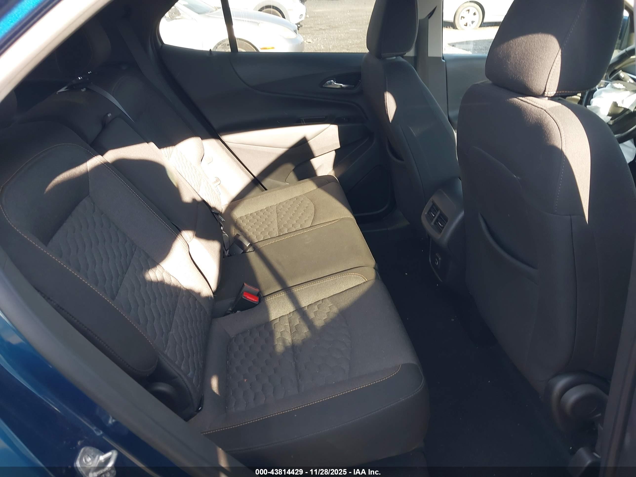 CHEVROLET EQUINOX image 8