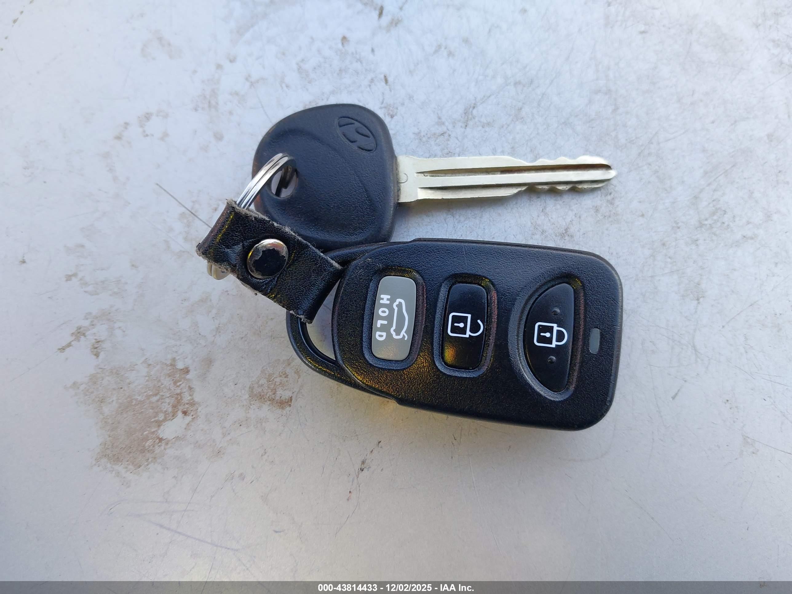 HYUNDAI ELANTRA image 11