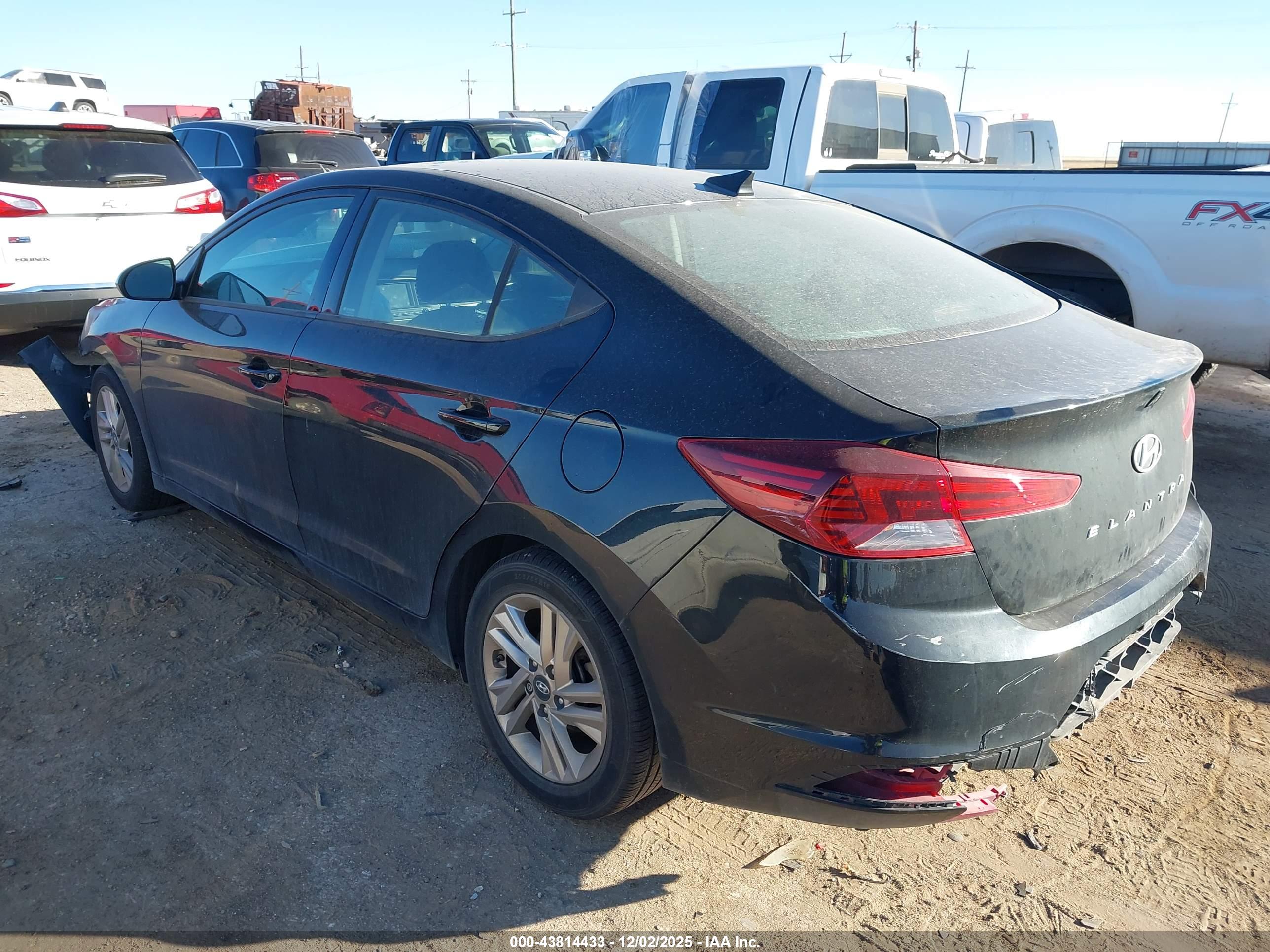 HYUNDAI ELANTRA image 3