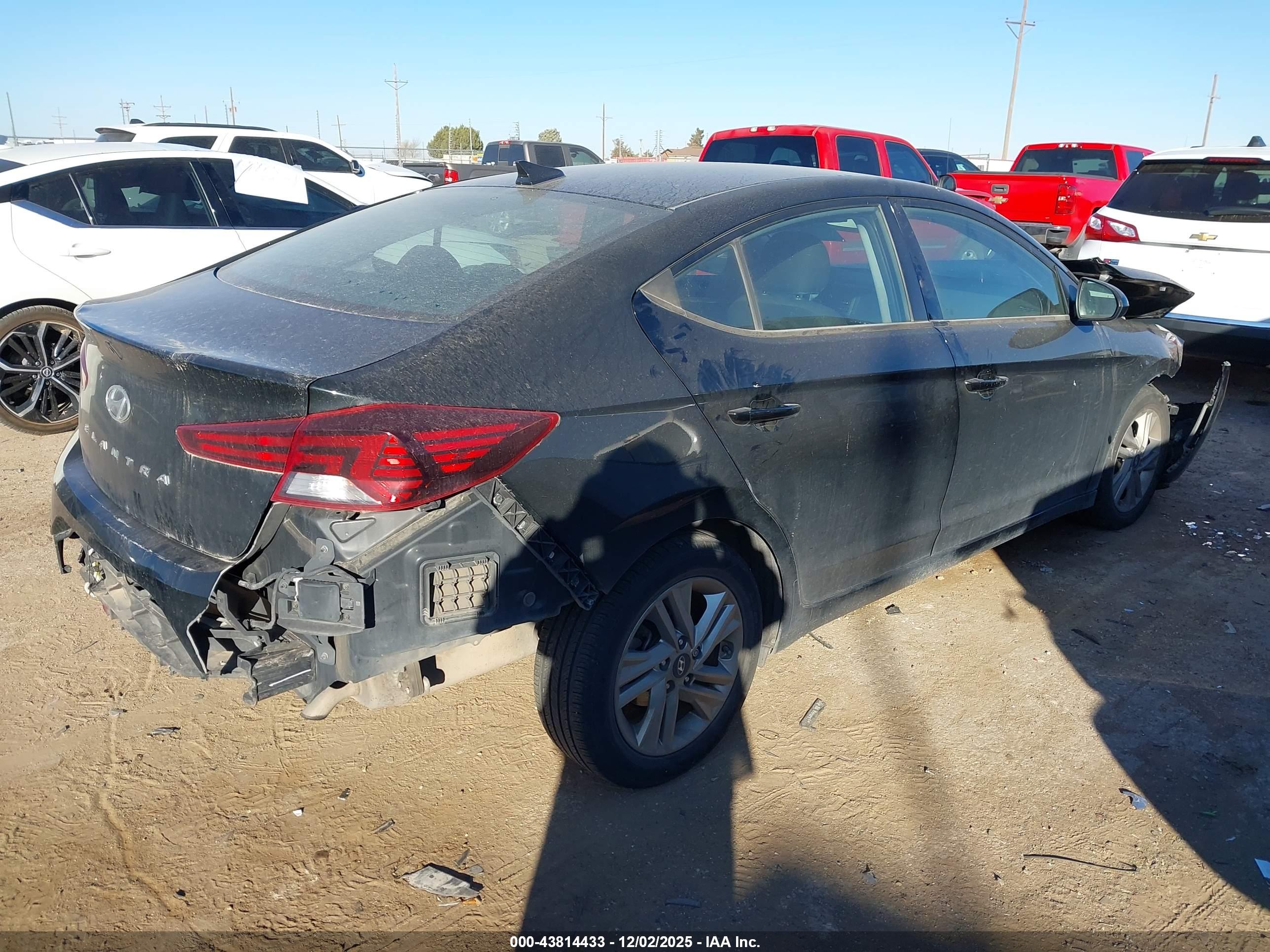 HYUNDAI ELANTRA image 4