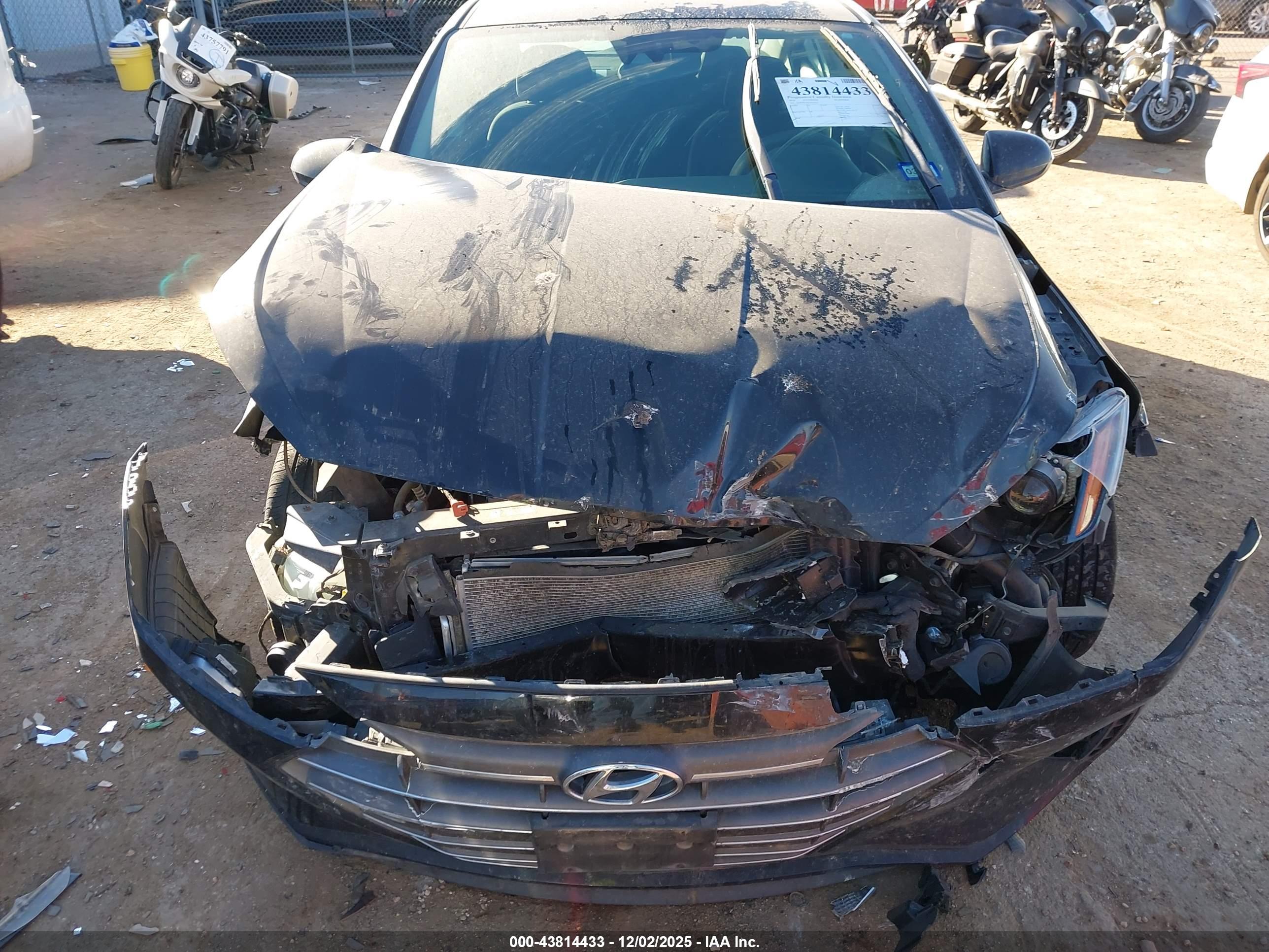 HYUNDAI ELANTRA image 6