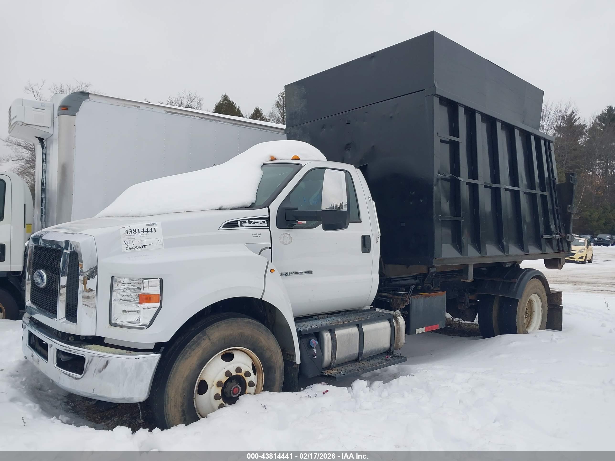 FORD F-750 image 2