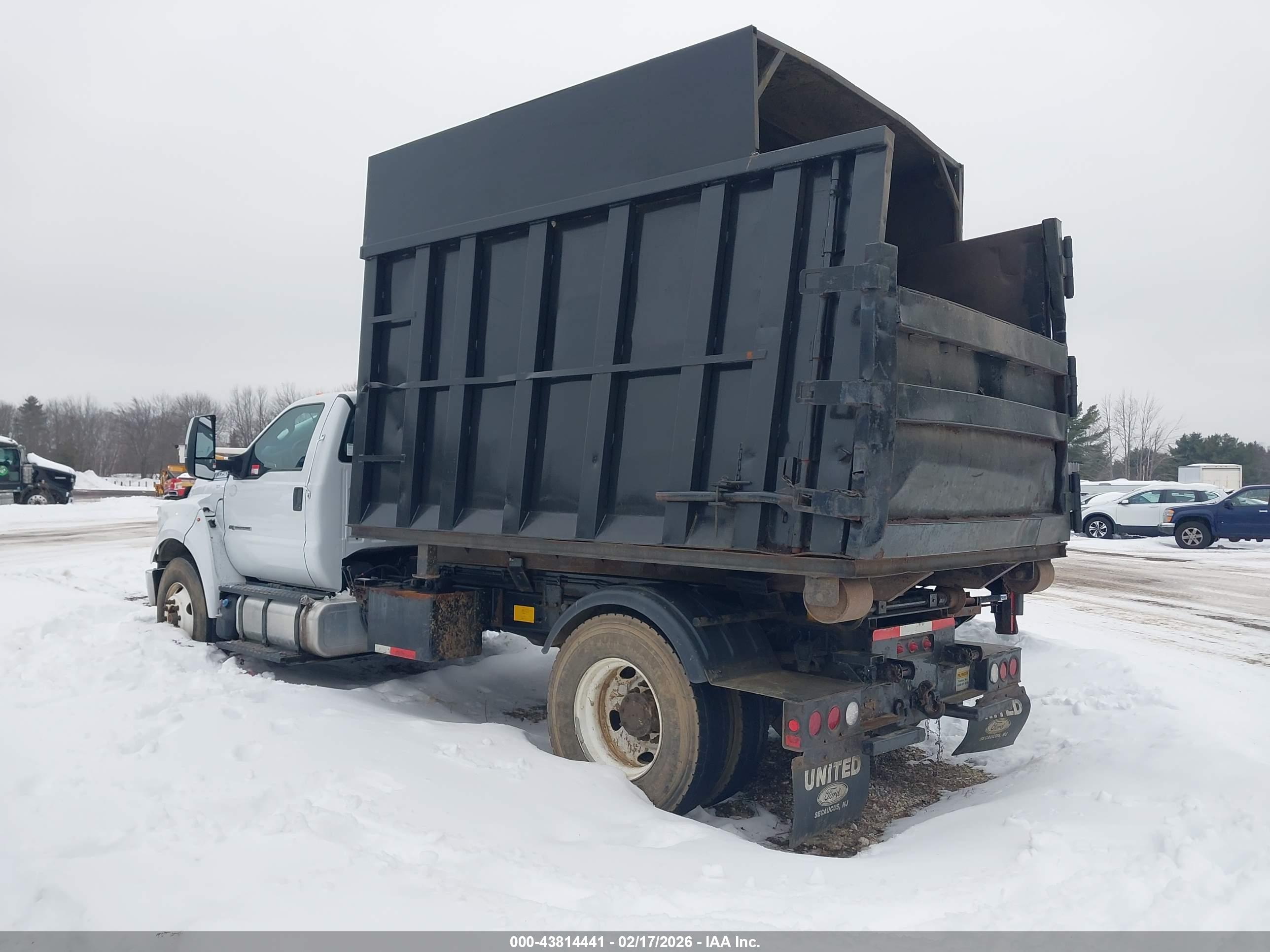 FORD F-750 image 3