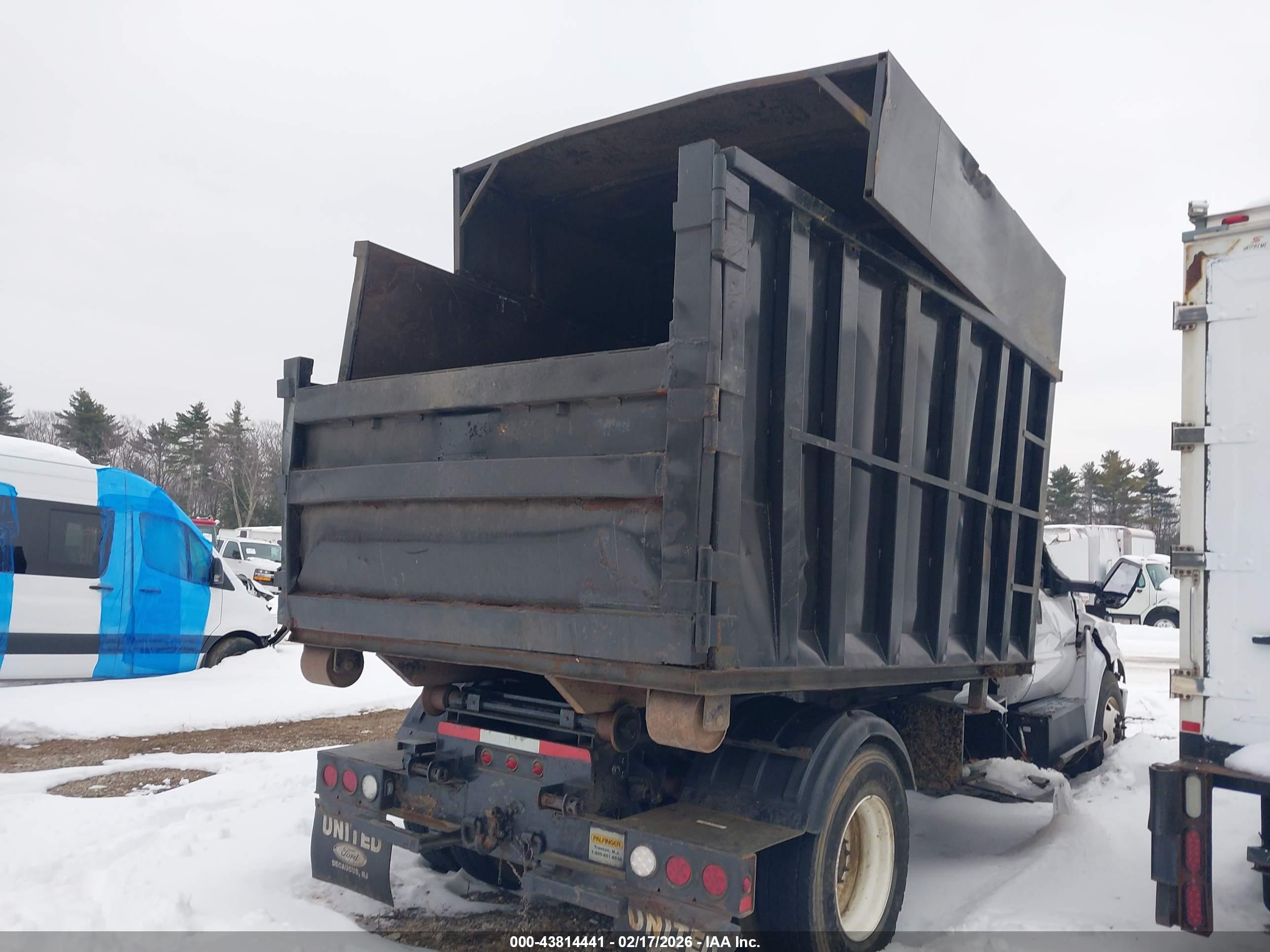 FORD F-750 image 4