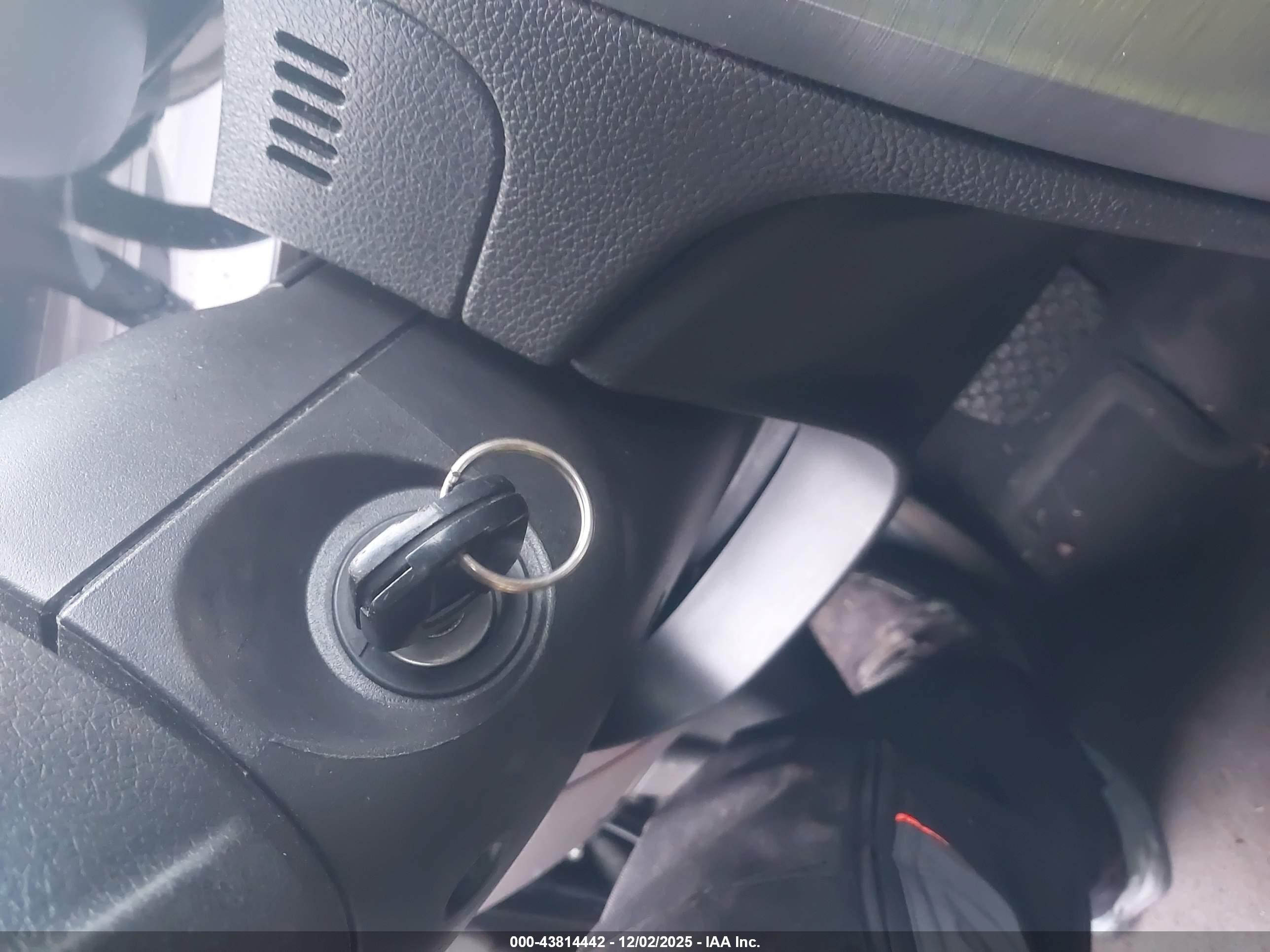 FORD FUSION image 11