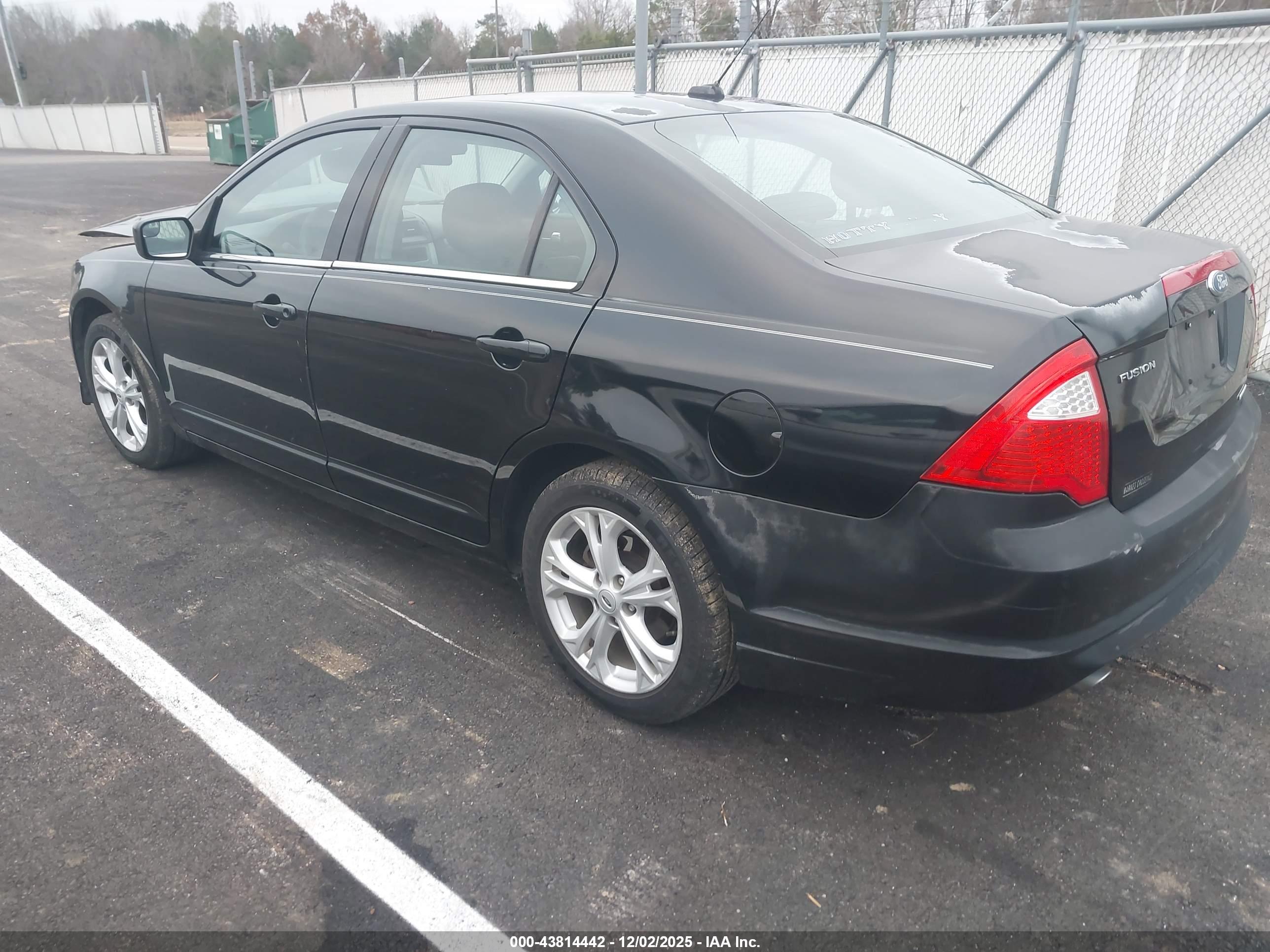 FORD FUSION image 3