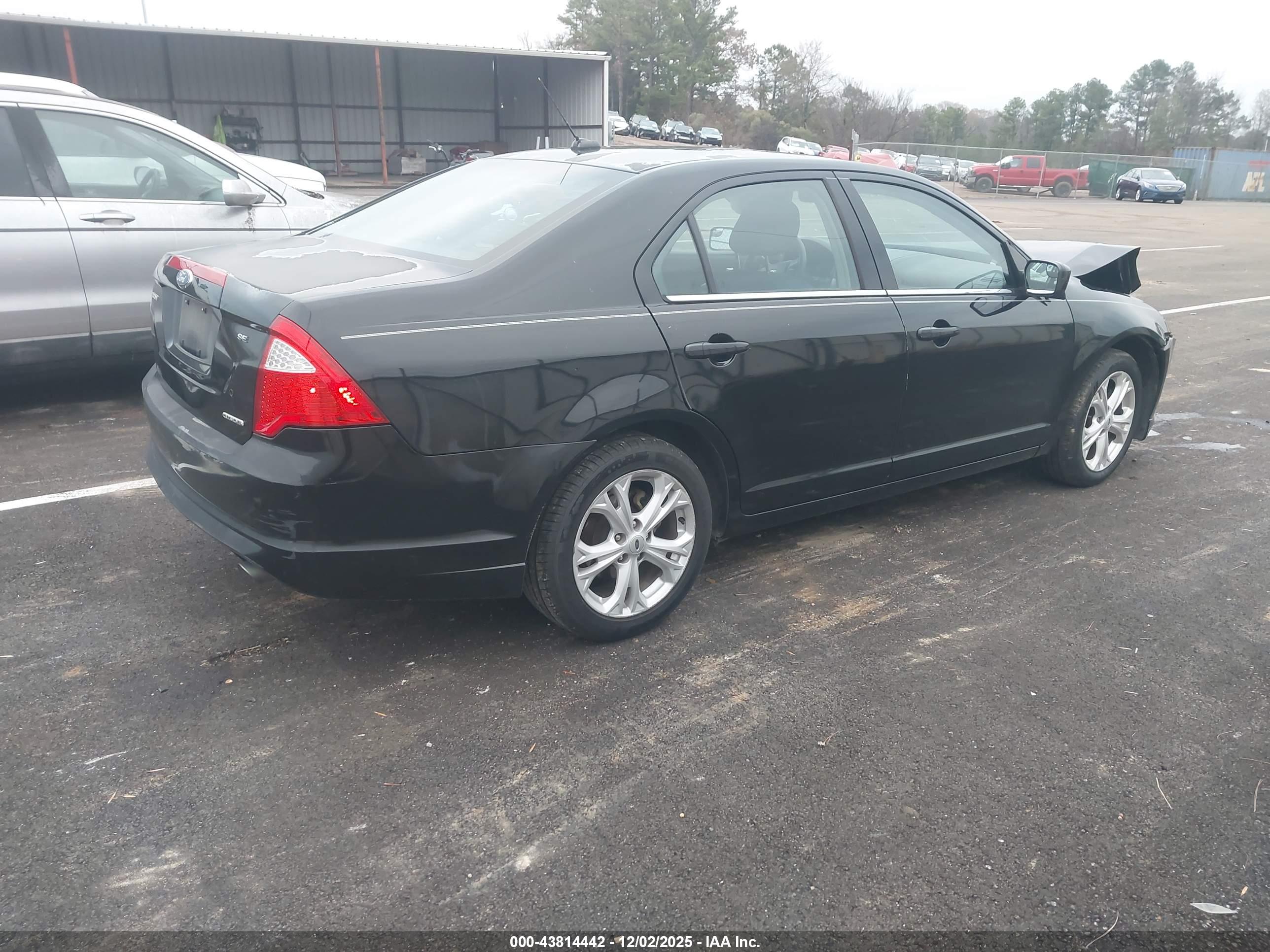 FORD FUSION image 4