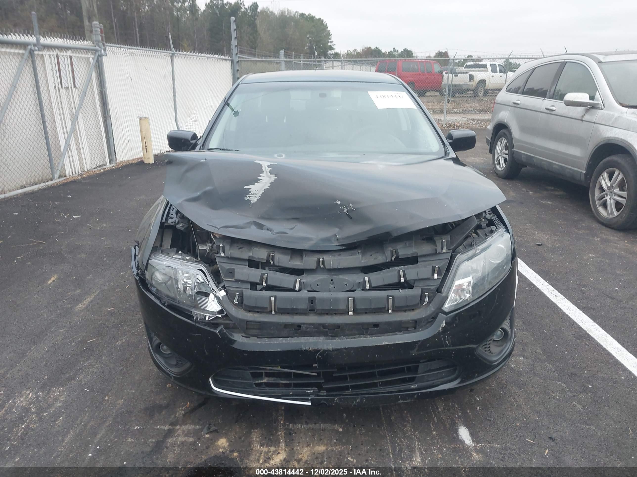 FORD FUSION image 6