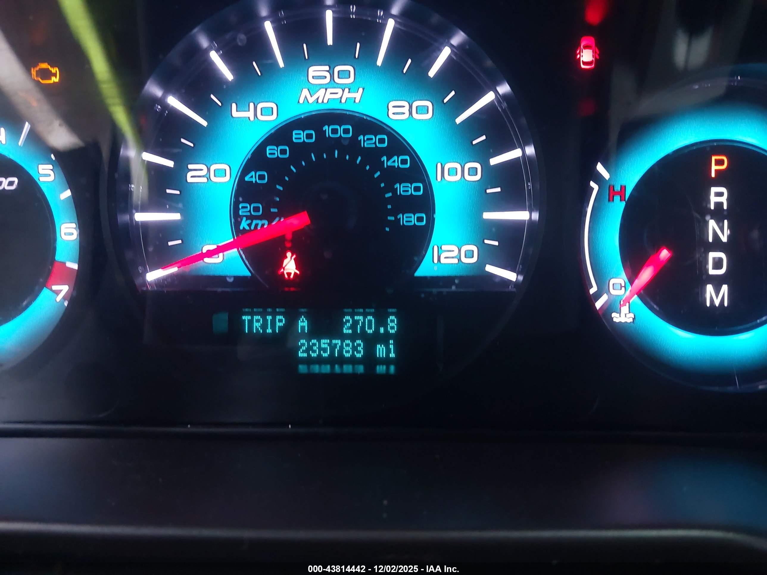 FORD FUSION image 7