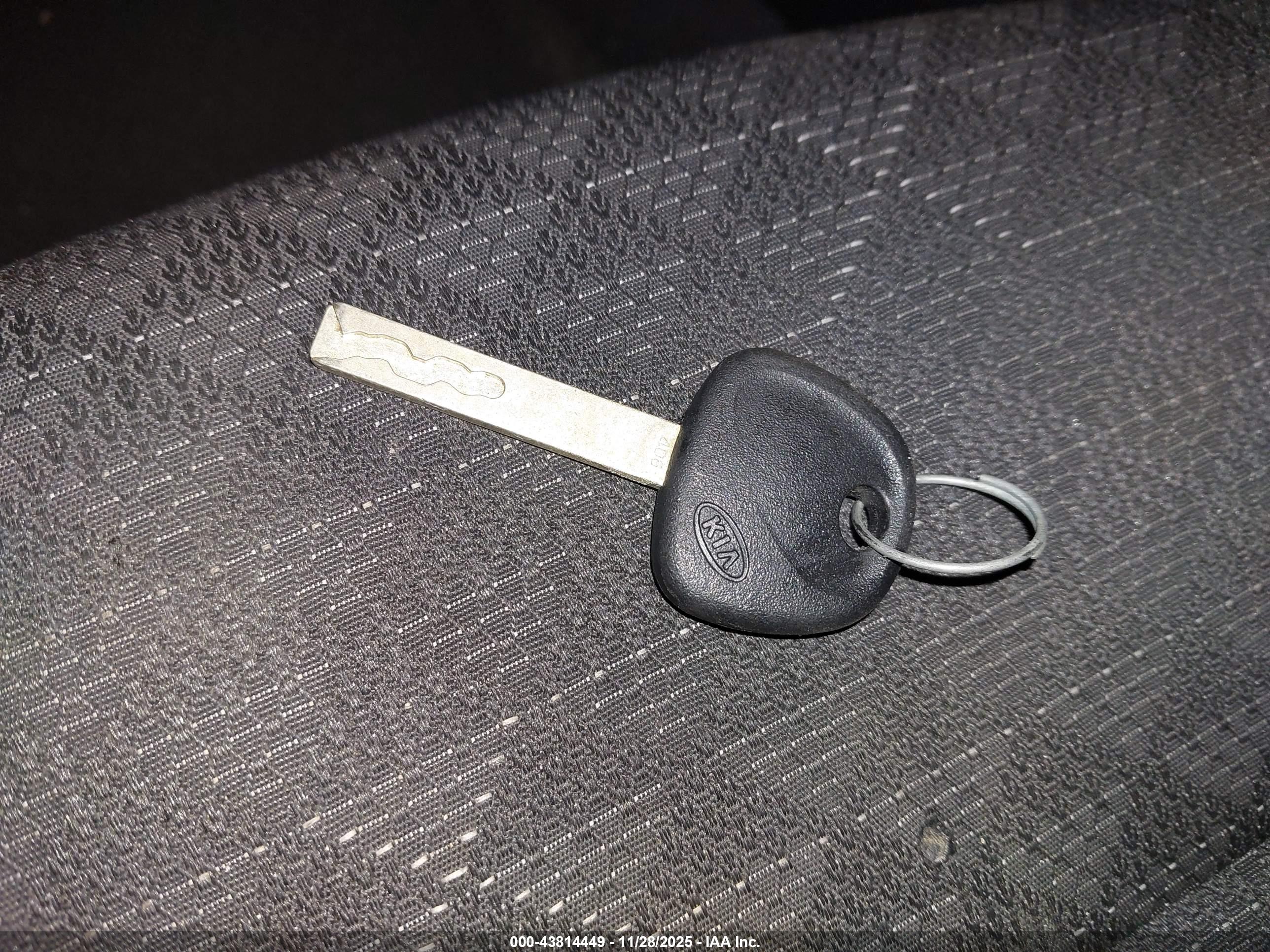 KIA RIO image 11
