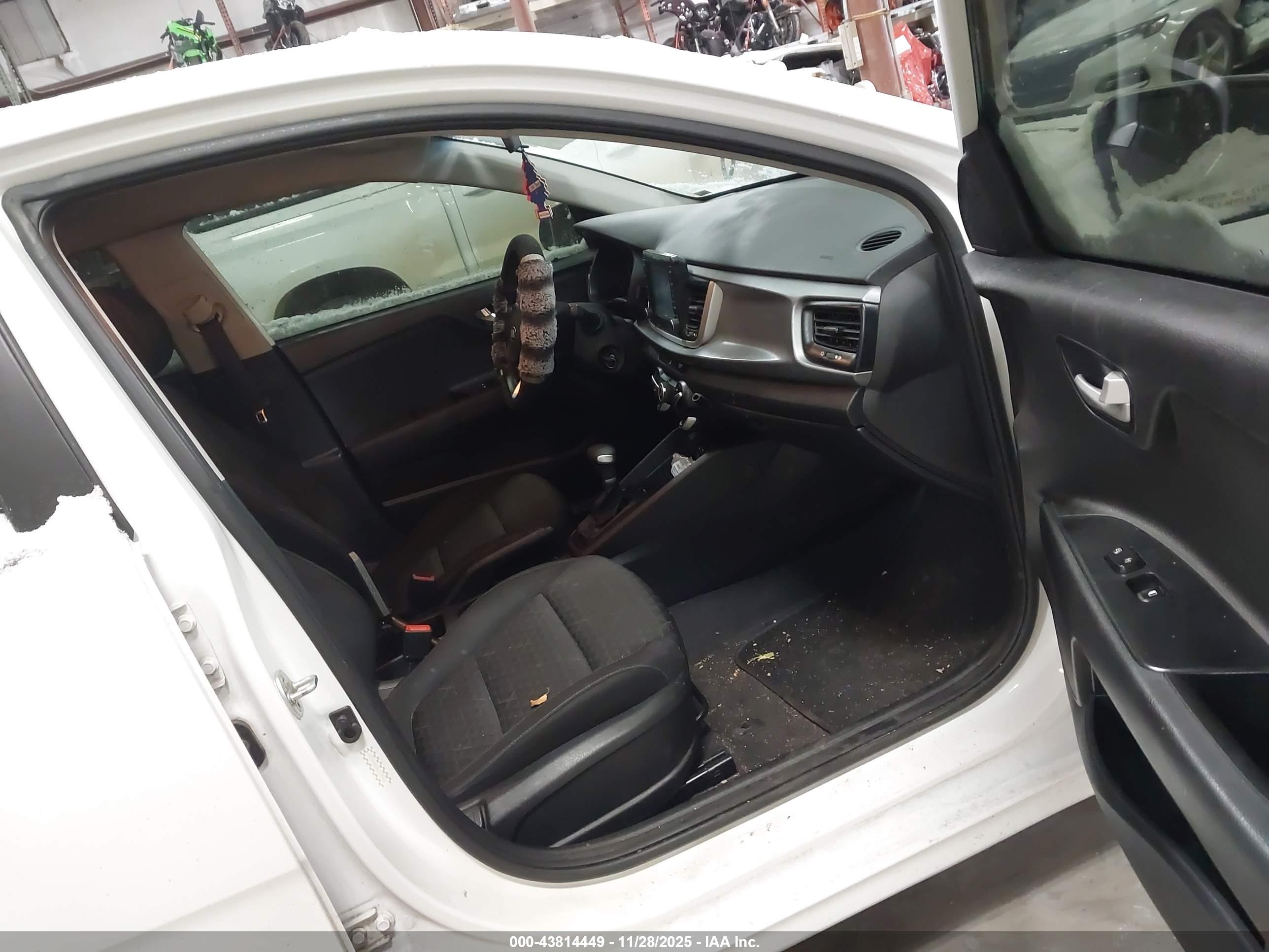 KIA RIO image 5