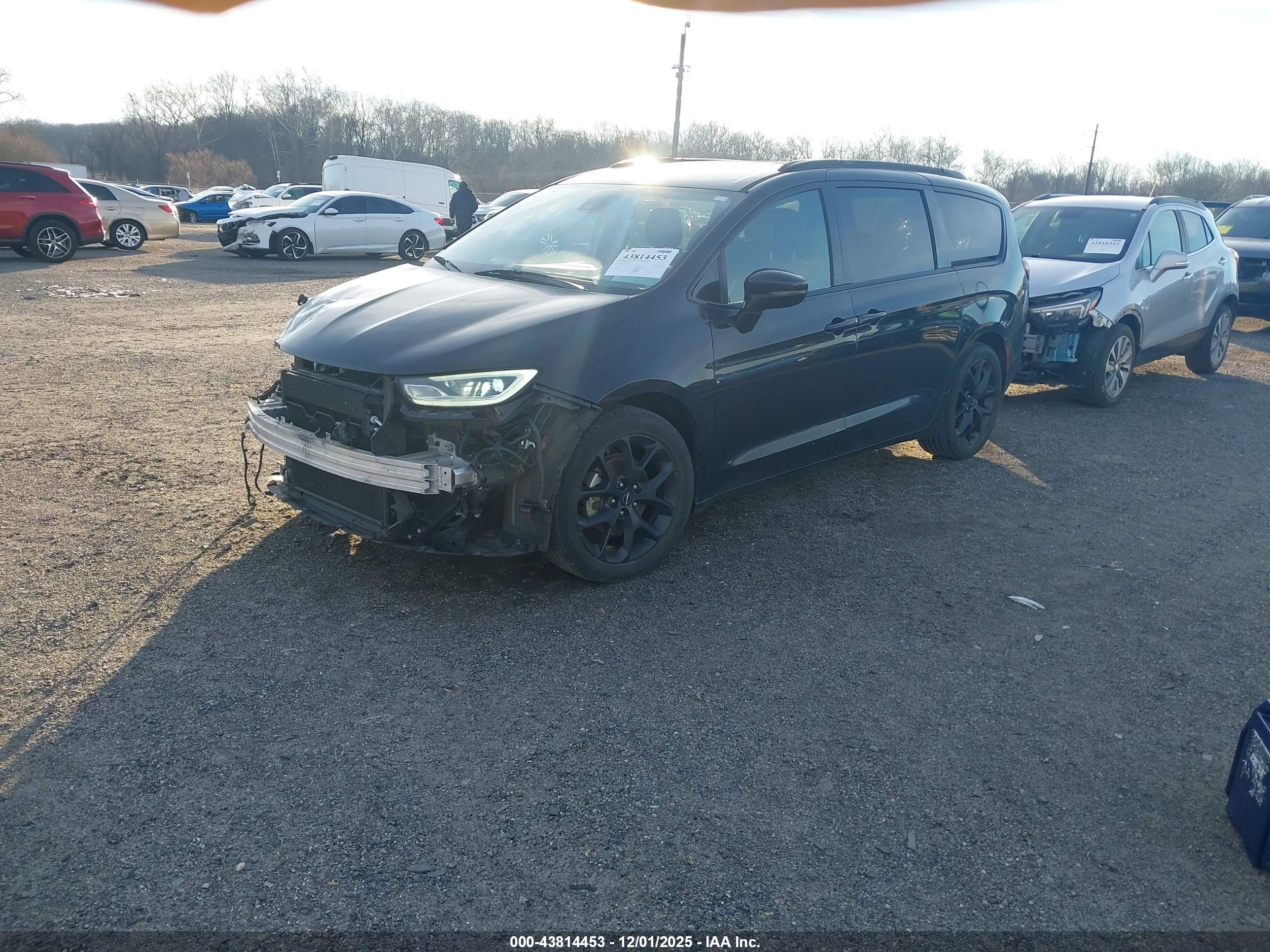 CHRYSLER PACIFICA image 2