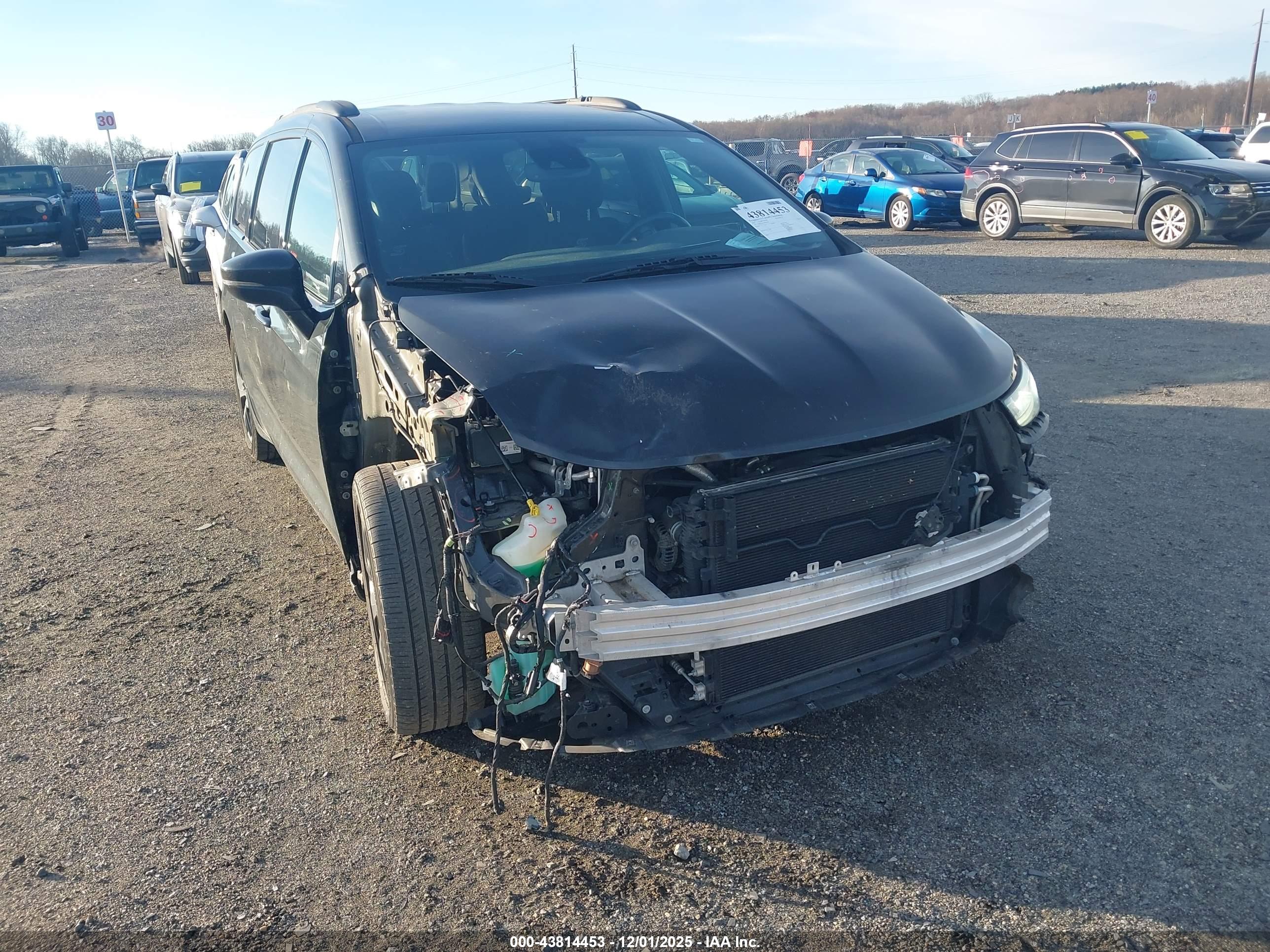 CHRYSLER PACIFICA image 6