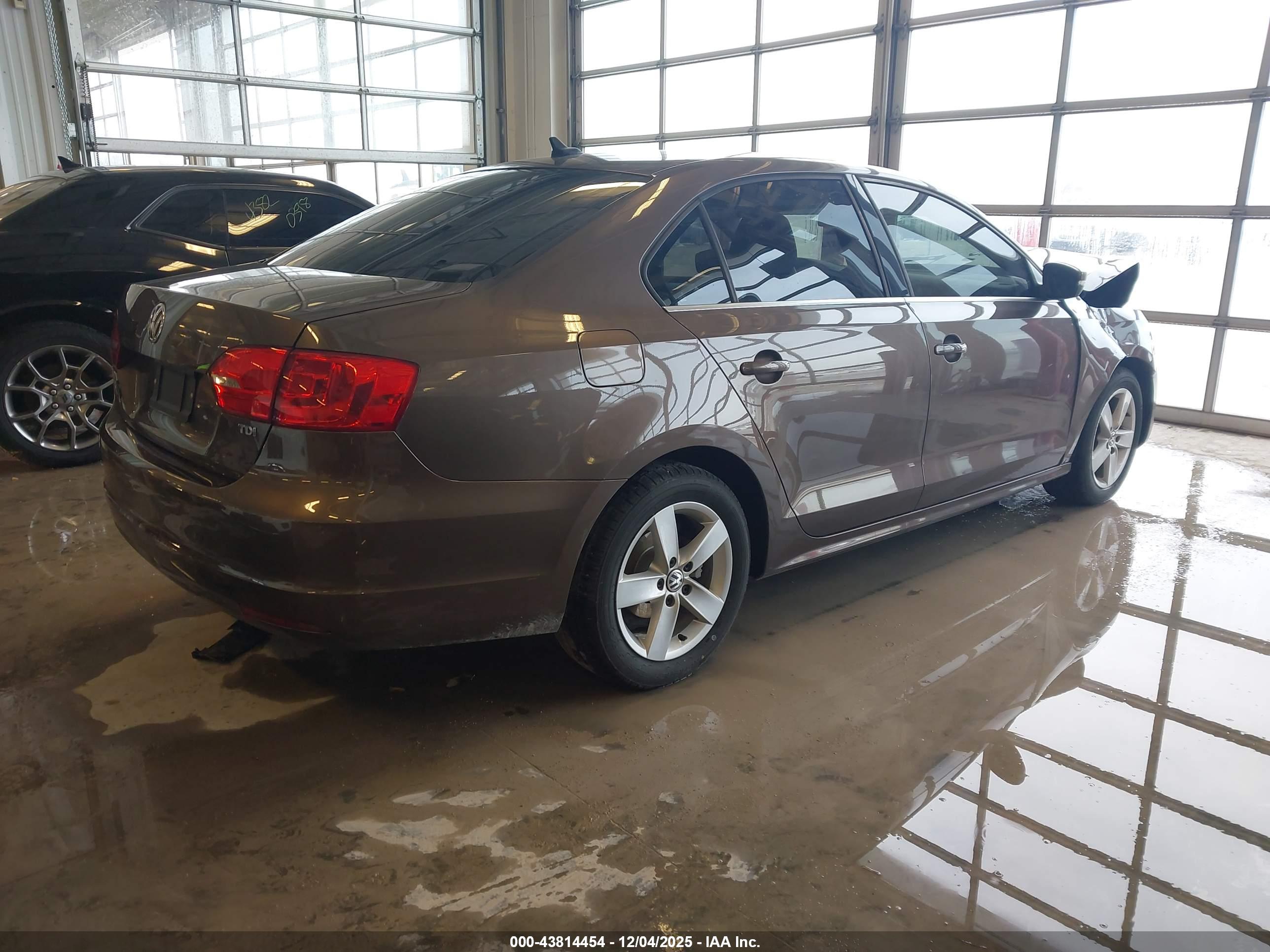 VOLKSWAGEN JETTA image 4