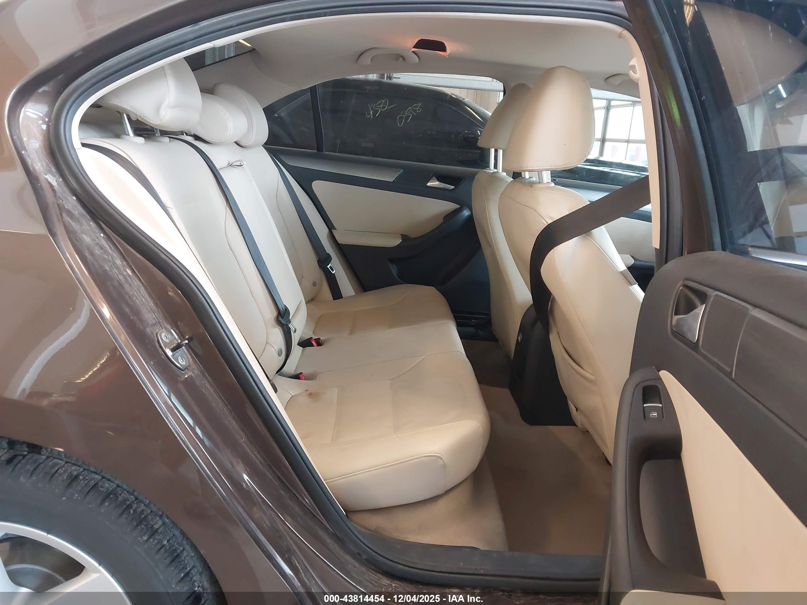 VOLKSWAGEN JETTA image 8
