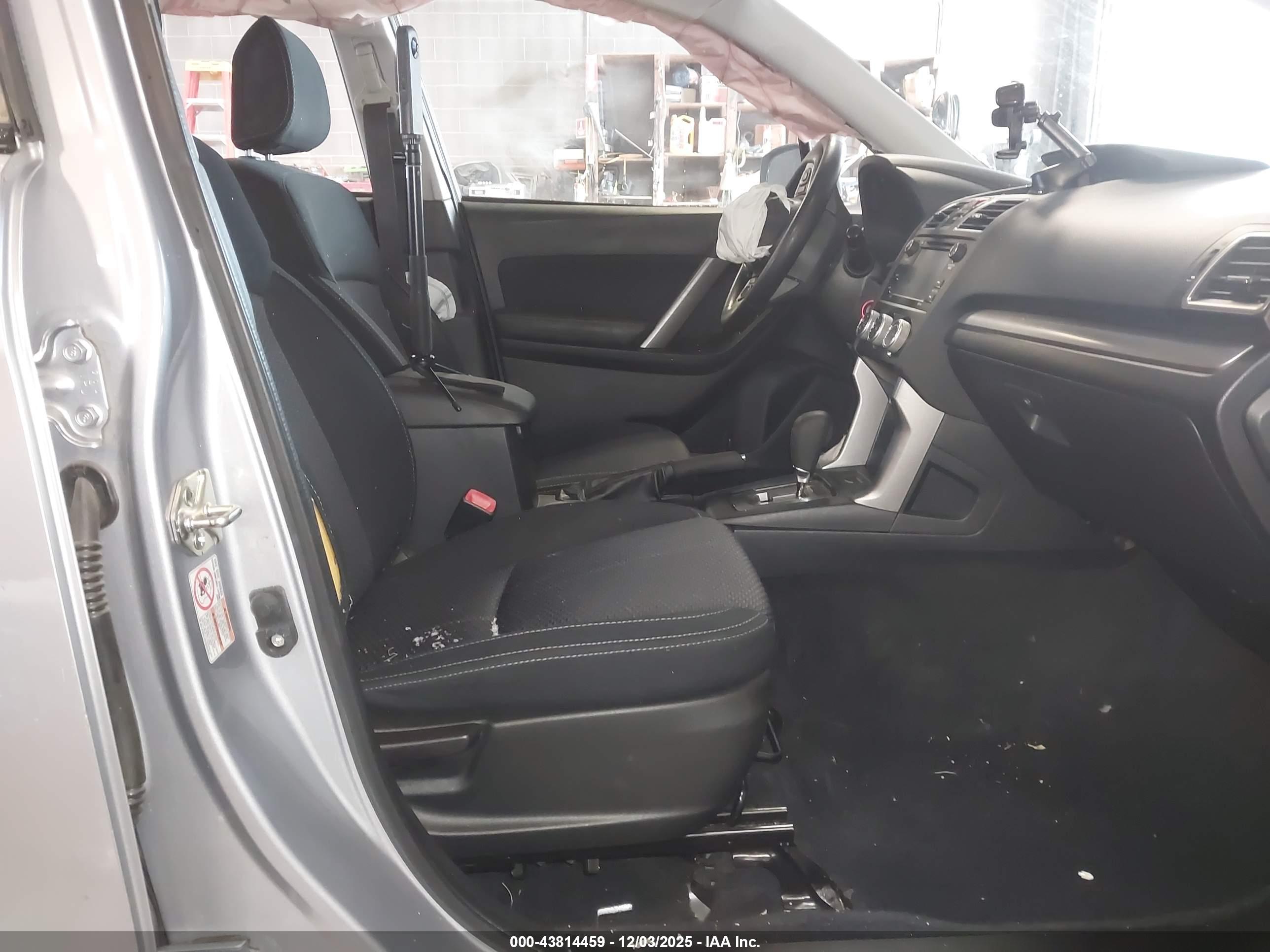SUBARU FORESTER image 5