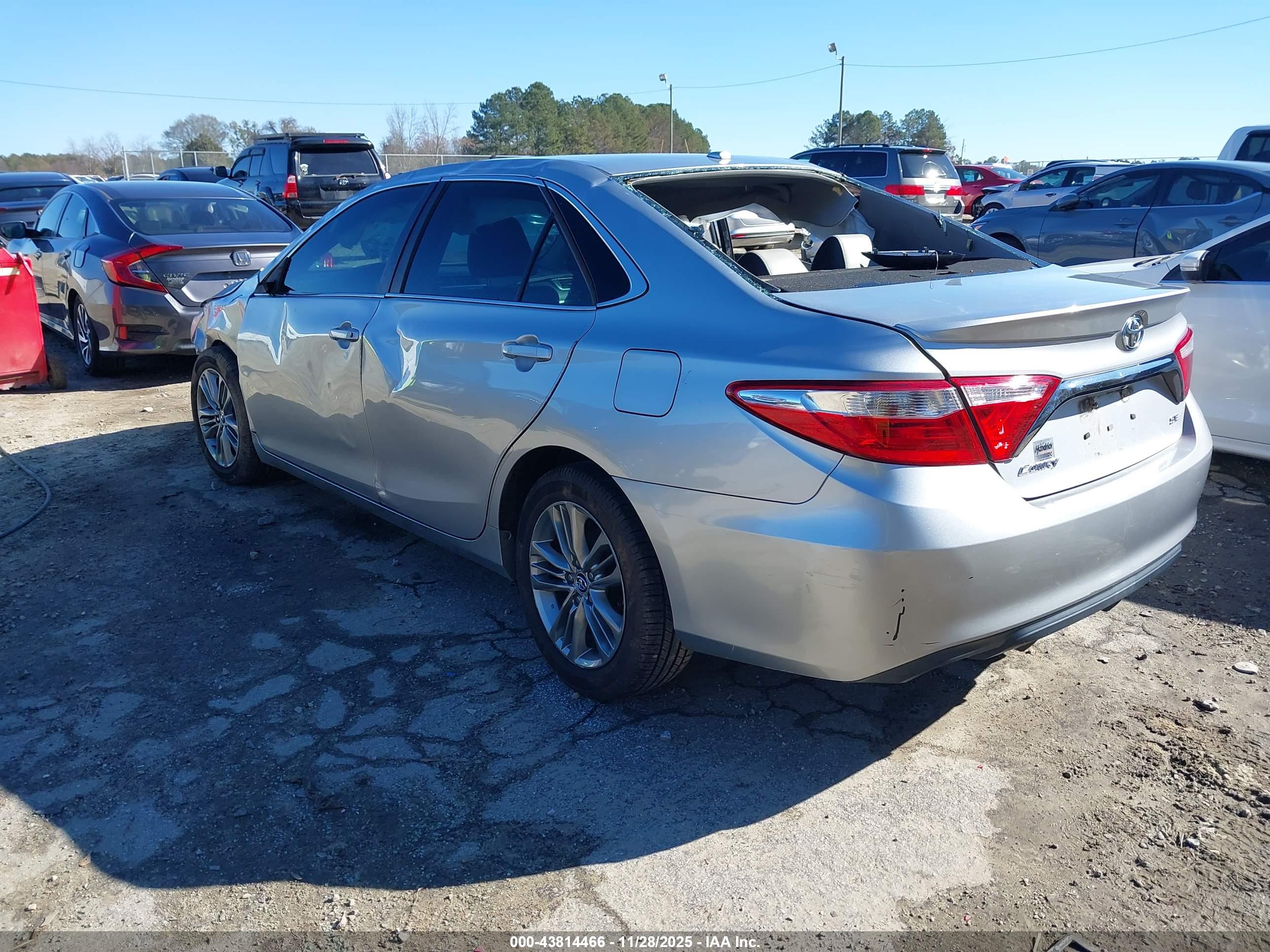 TOYOTA CAMRY image 3
