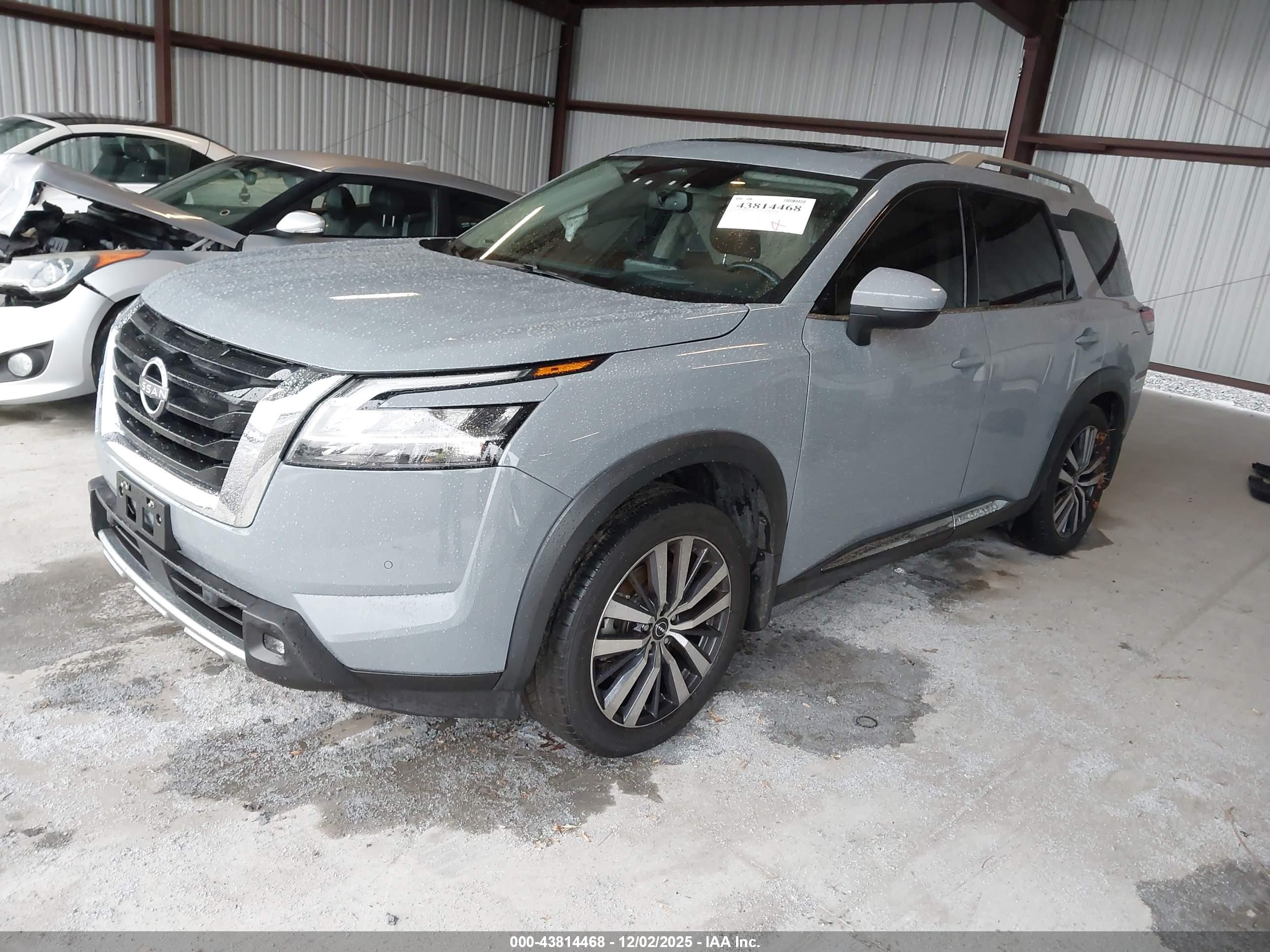 NISSAN PATHFINDER image 2