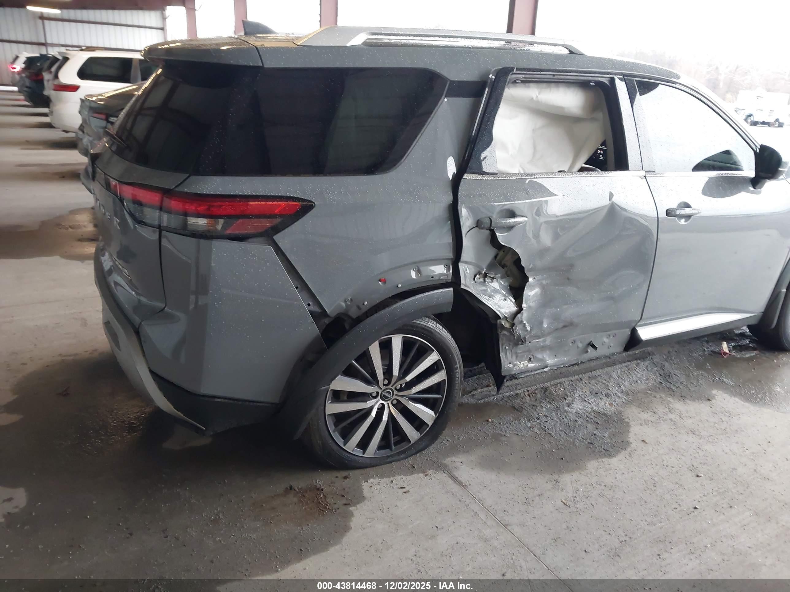 NISSAN PATHFINDER image 6