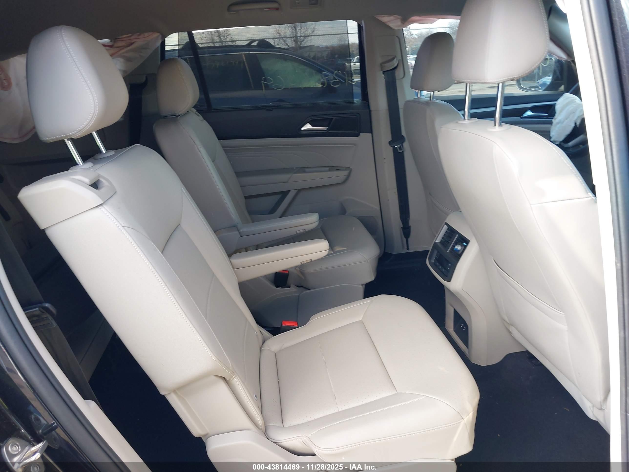 VOLKSWAGEN ATLAS image 8