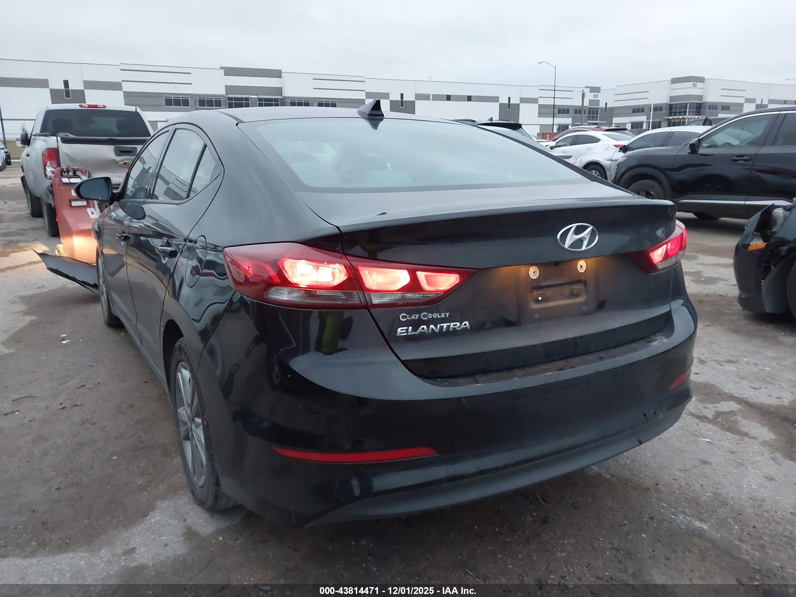 HYUNDAI ELANTRA image 3