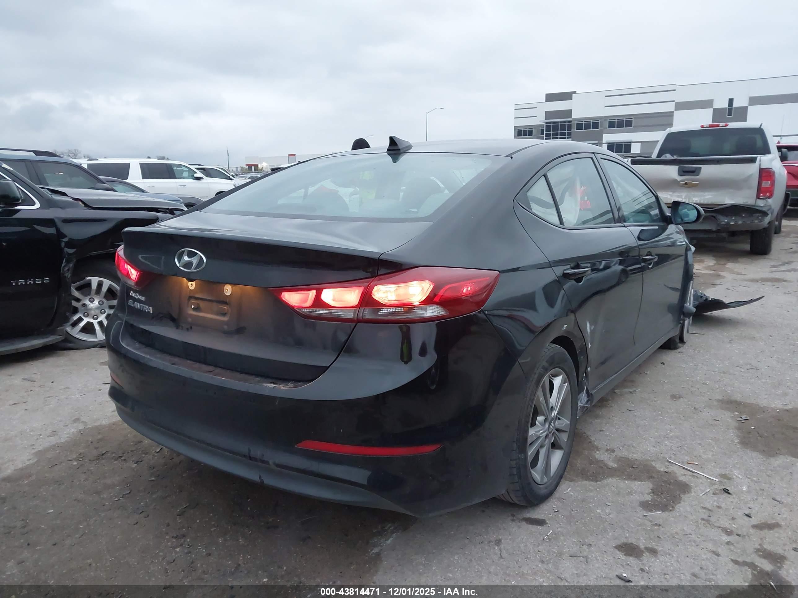 HYUNDAI ELANTRA image 4
