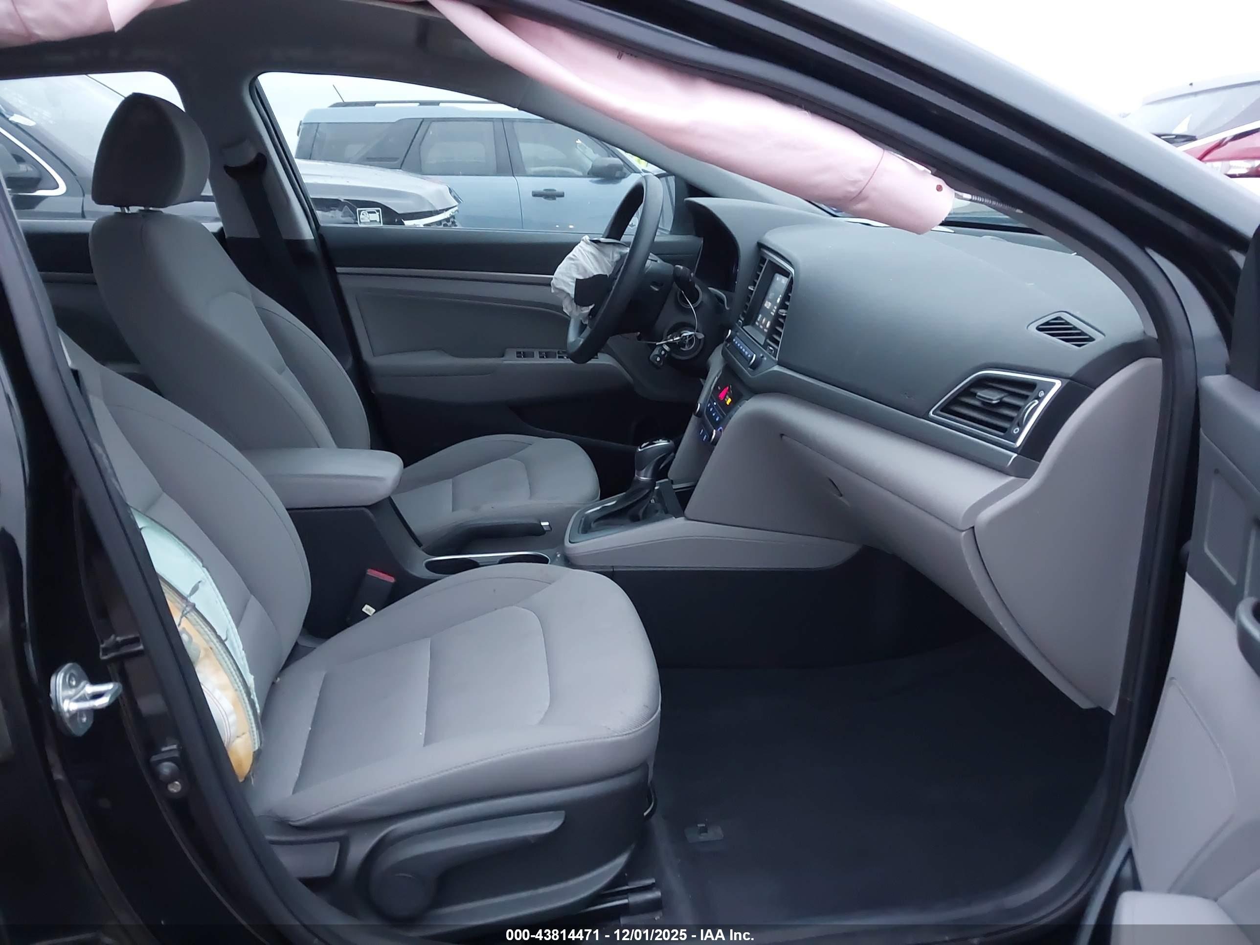 HYUNDAI ELANTRA image 5