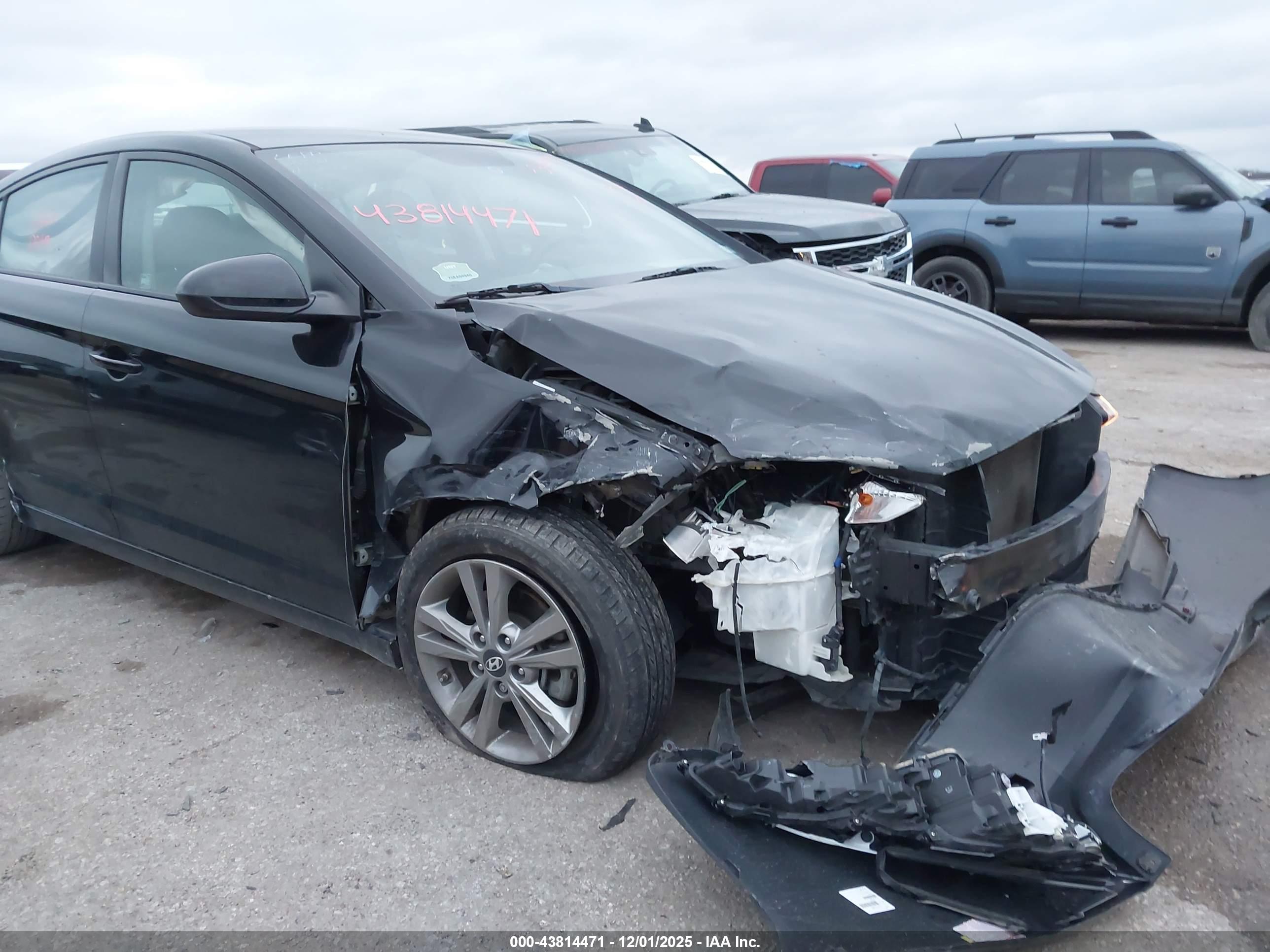 HYUNDAI ELANTRA image 6