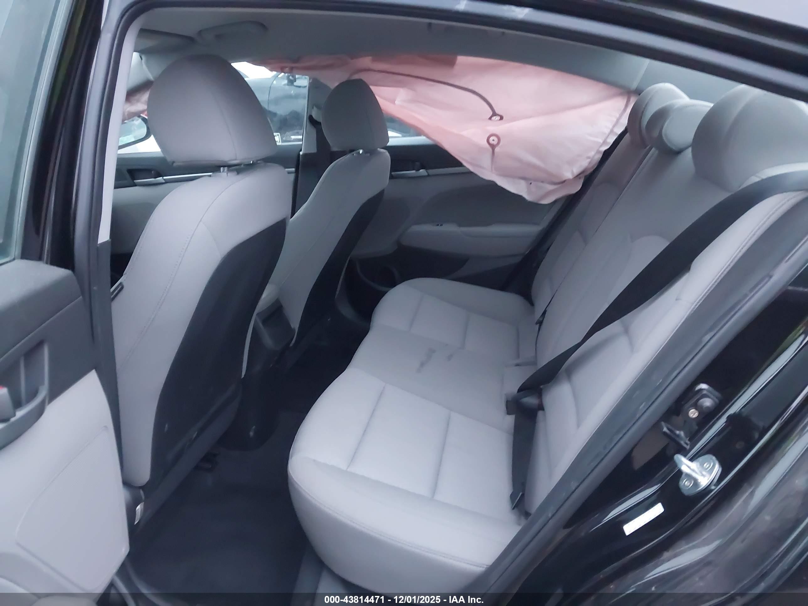 HYUNDAI ELANTRA image 8