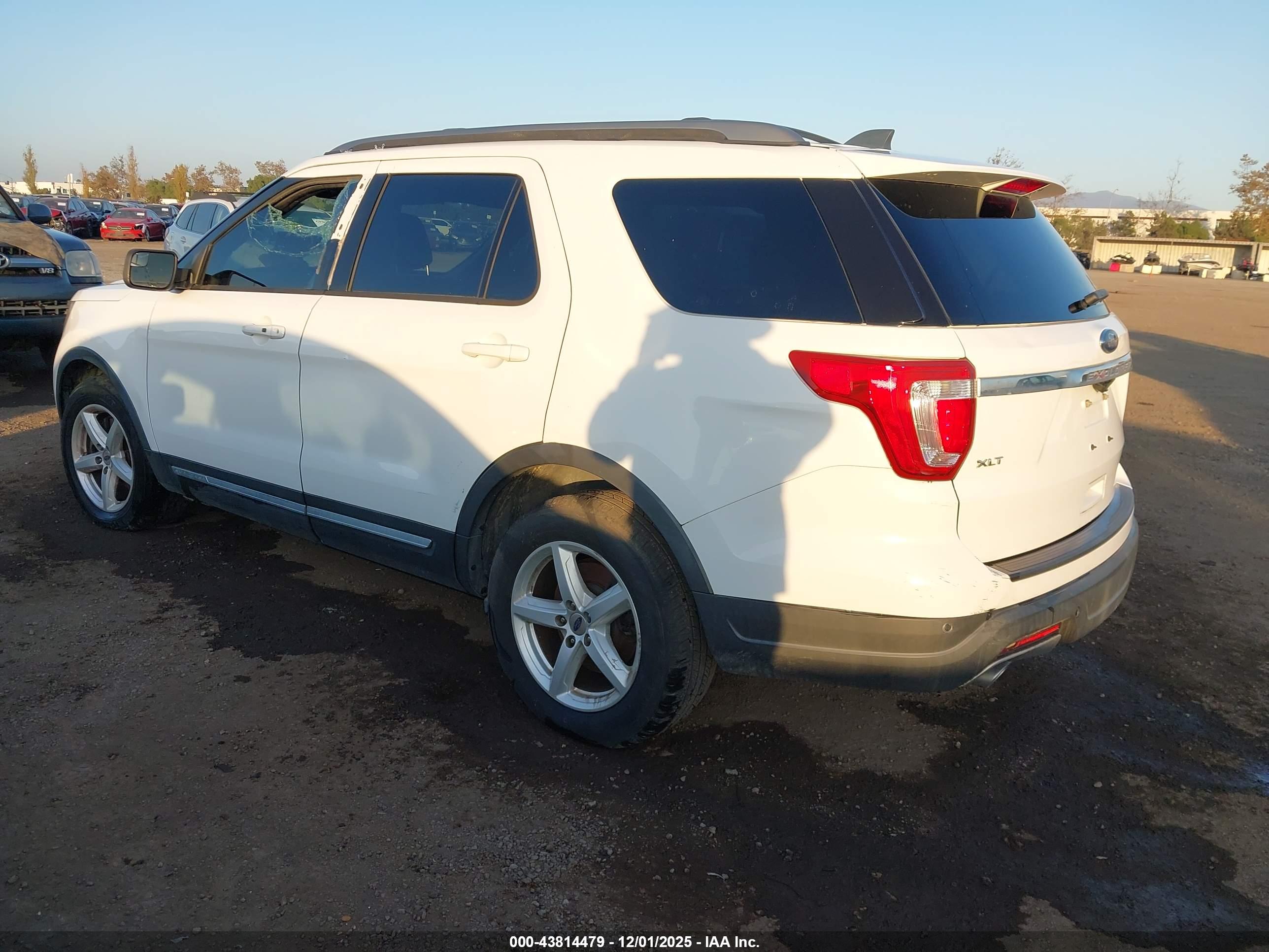 FORD EXPLORER image 3