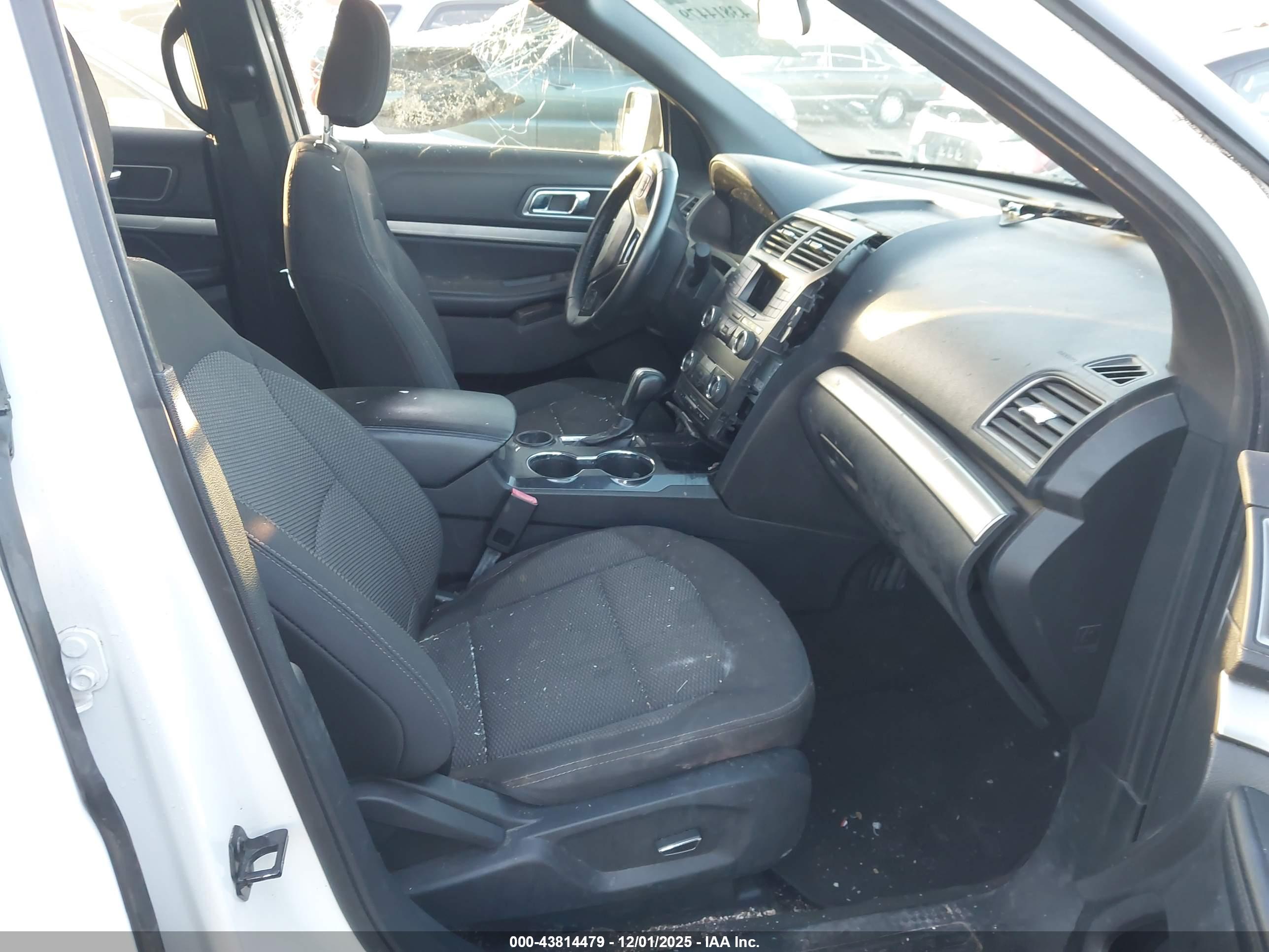FORD EXPLORER image 5