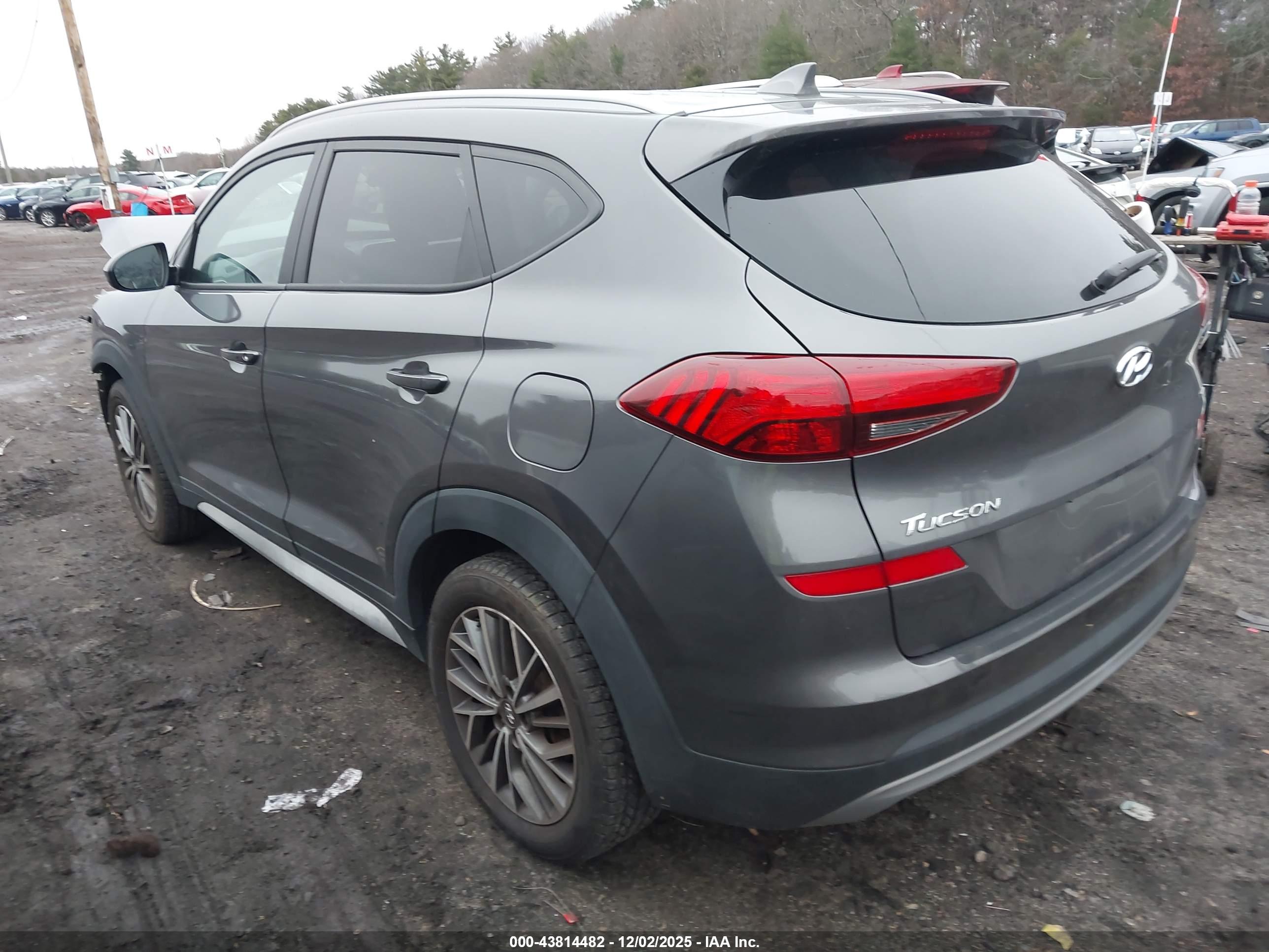 HYUNDAI TUCSON image 3